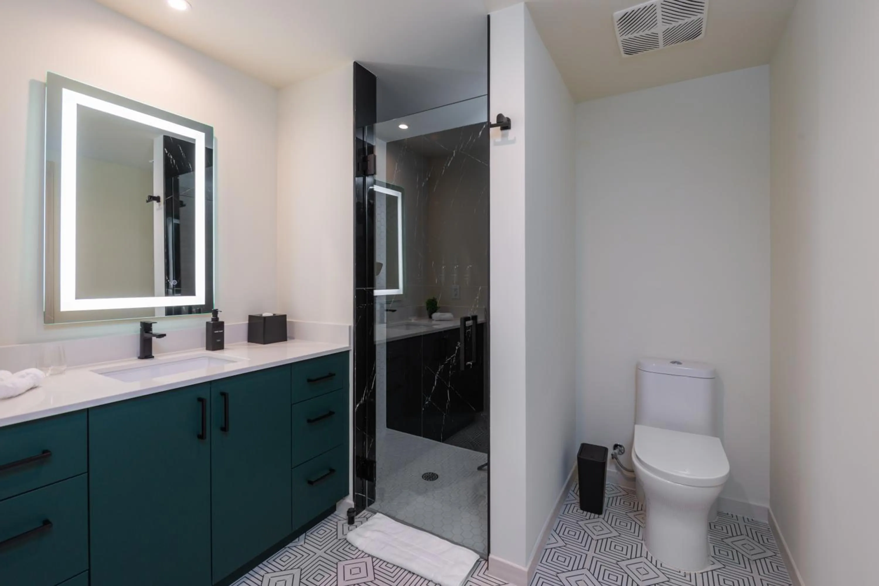 Shower in The Avenue Hotel Coral Gables