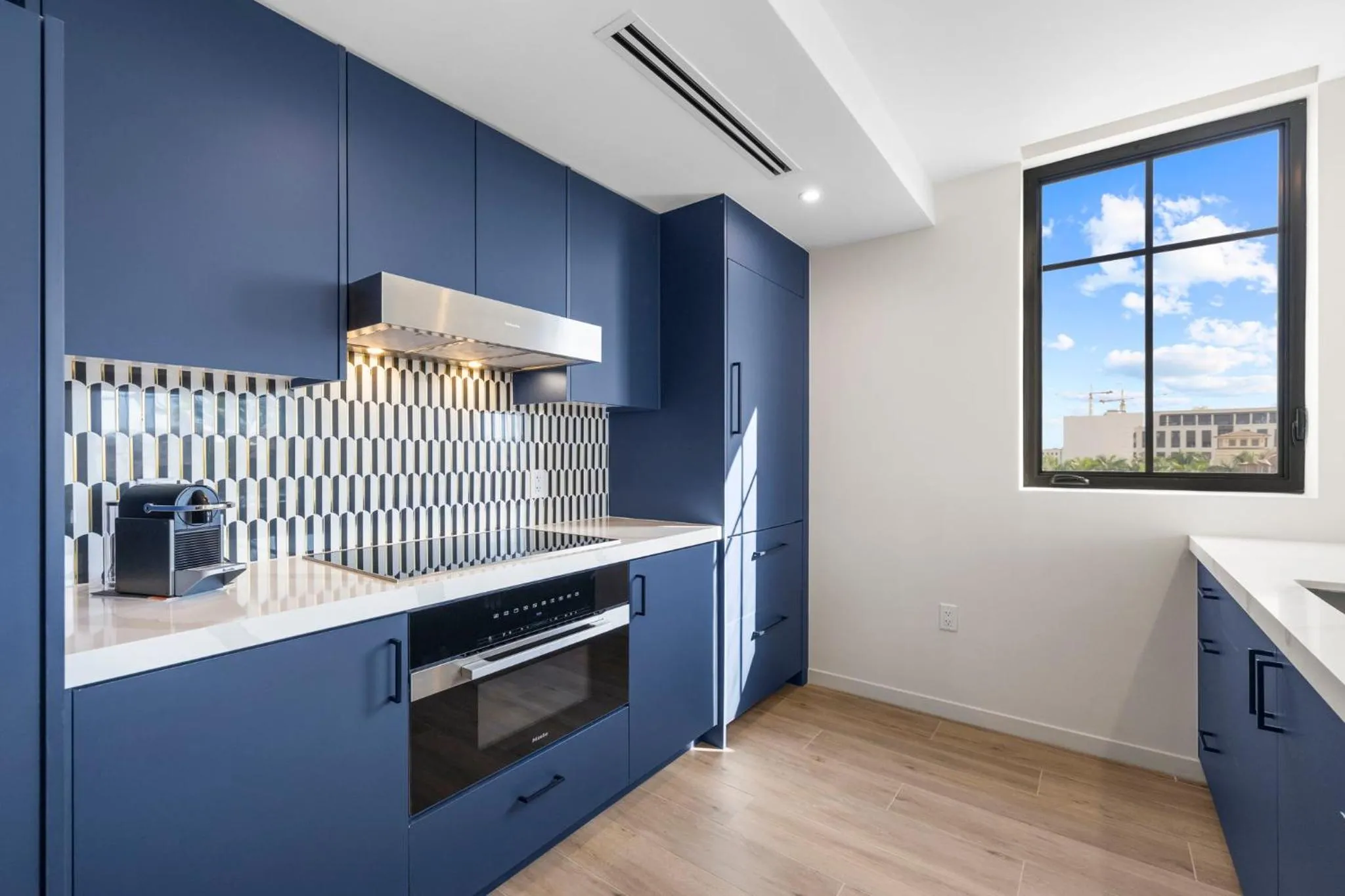 Kitchen or kitchenette in The Avenue Hotel Coral Gables