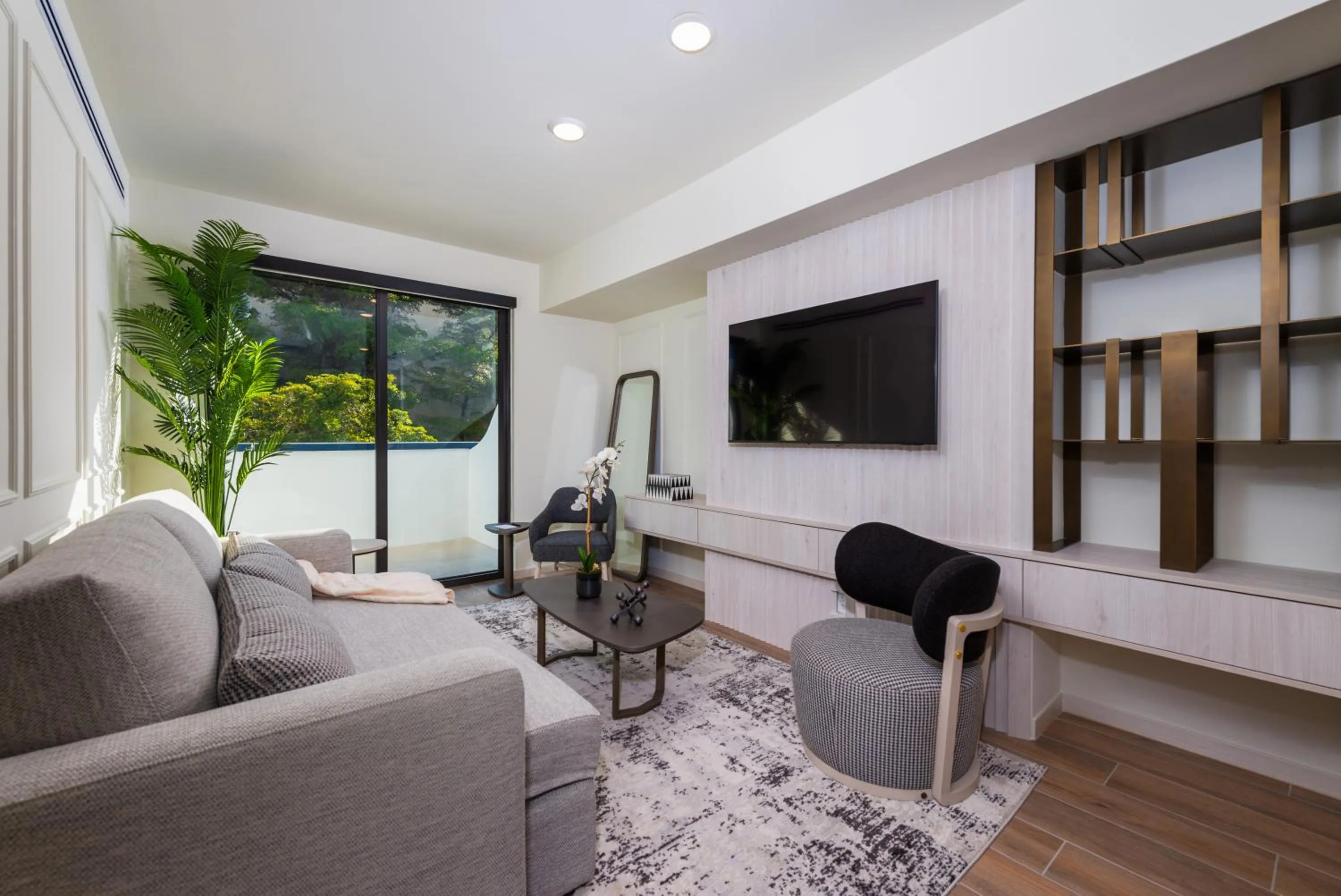 TV and multimedia in The Avenue Hotel Coral Gables