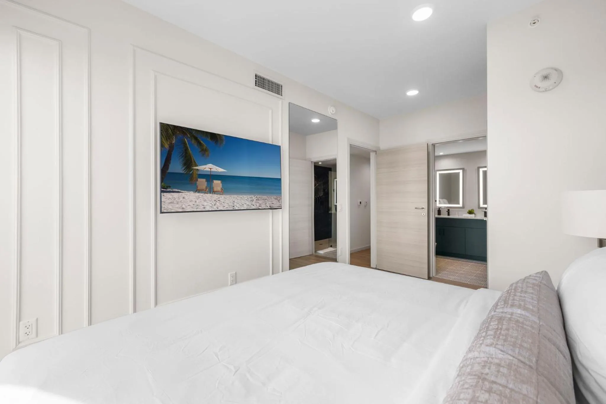 Bed in The Avenue Hotel Coral Gables