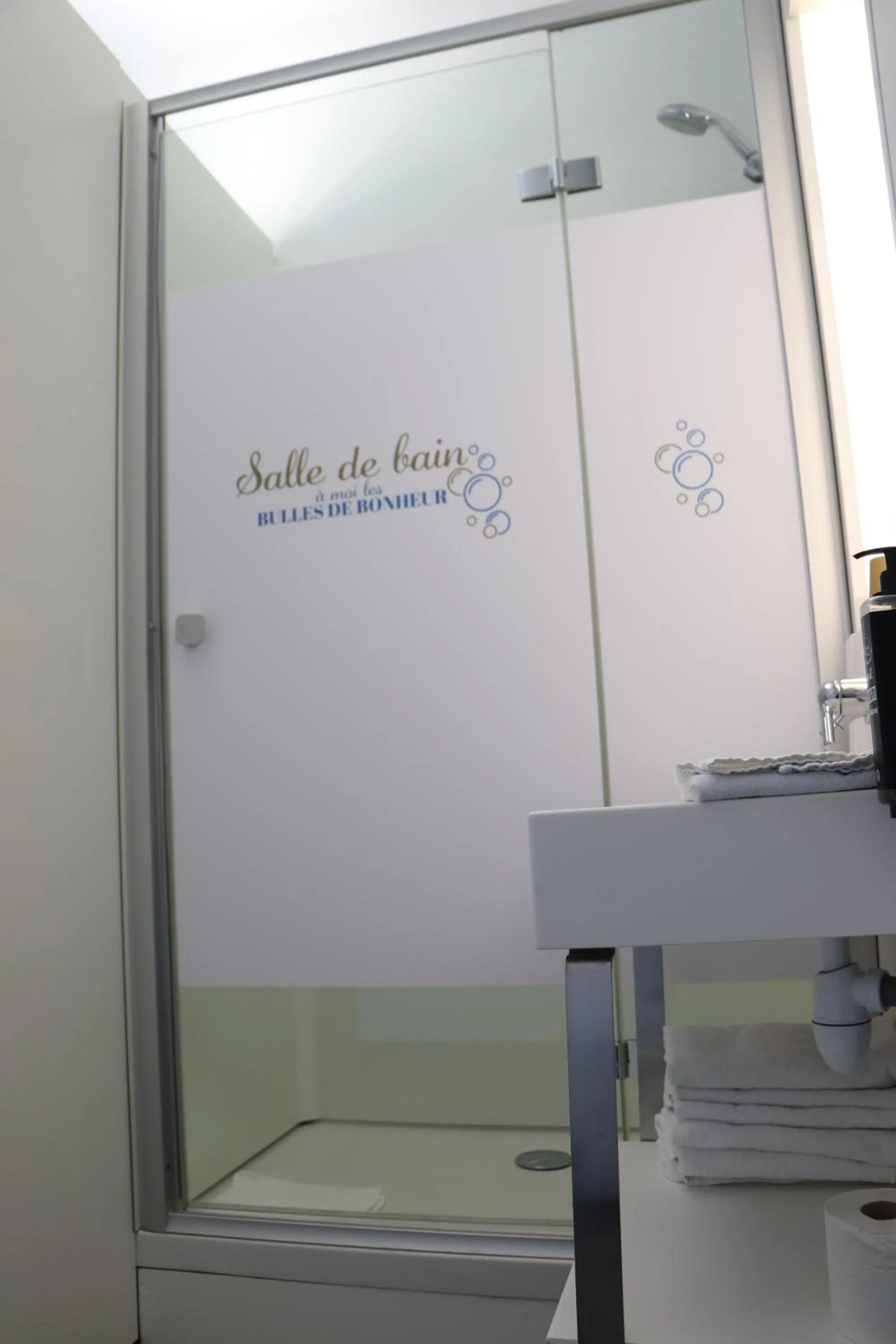 Shower in First Inn Hotel Blois