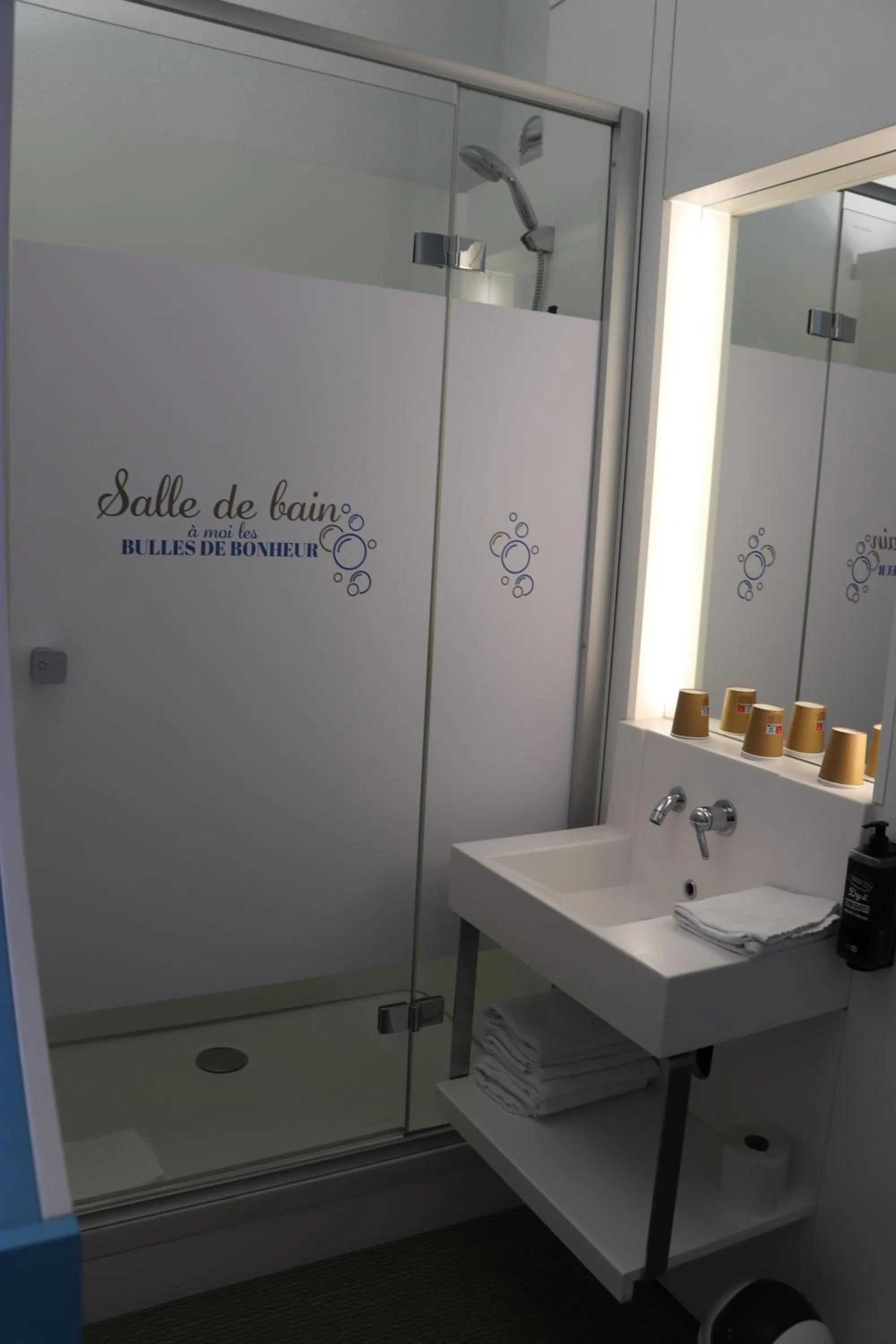 Shower in First Inn Hotel Blois