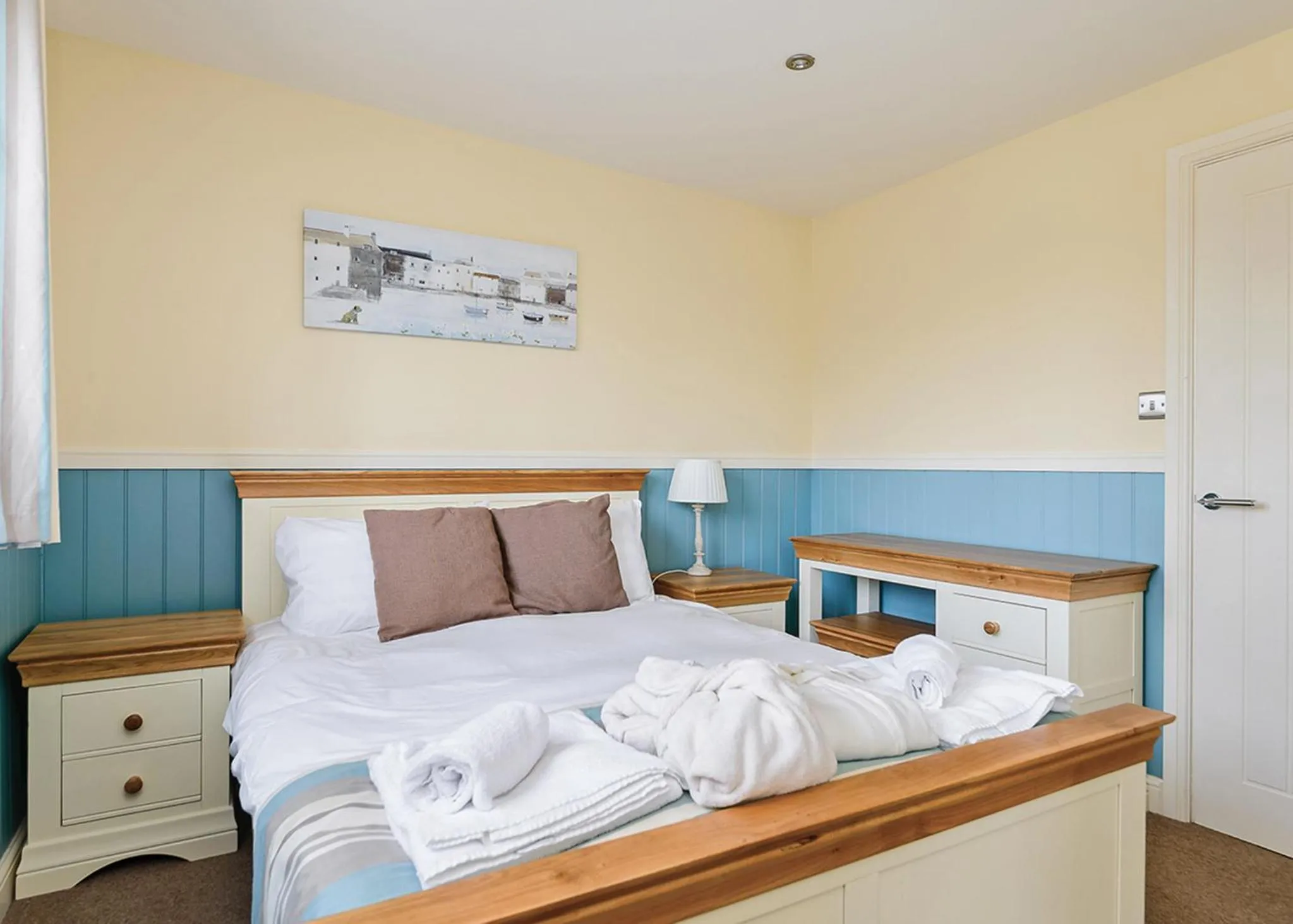 Property building, Bed in Pickering Lodges