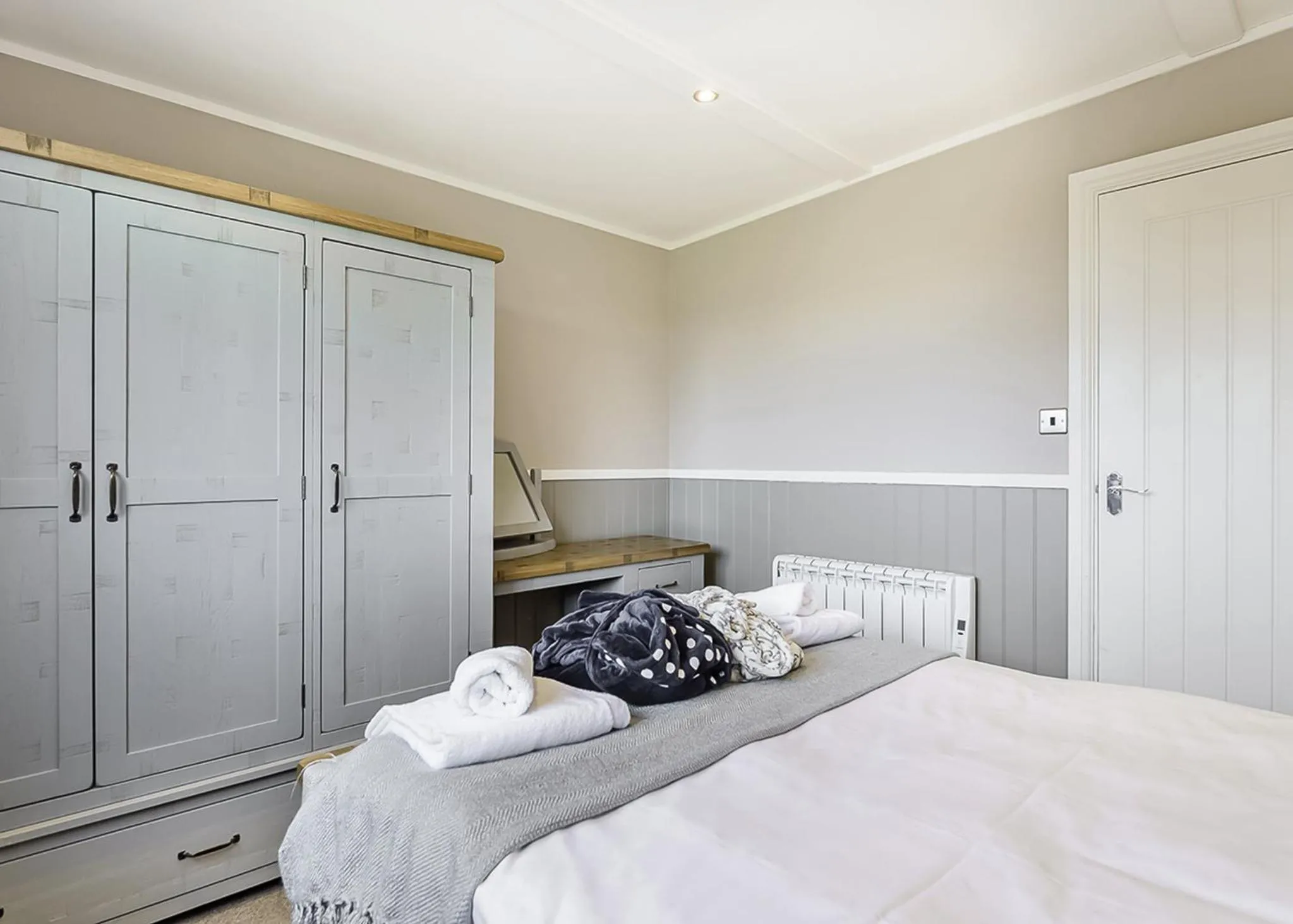 Property building, Bed in Pickering Lodges