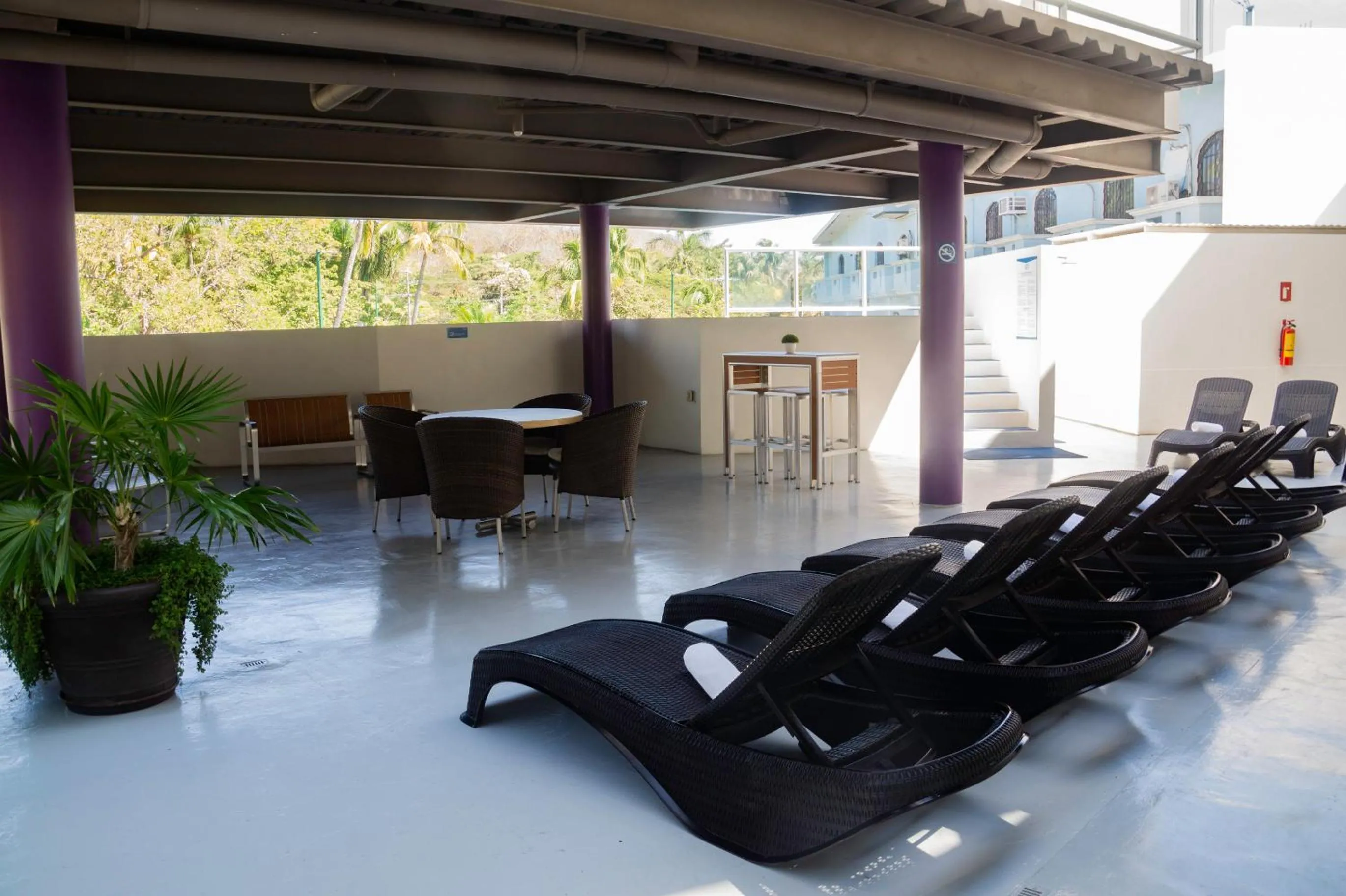 Pool view in AM Hotel y Plaza