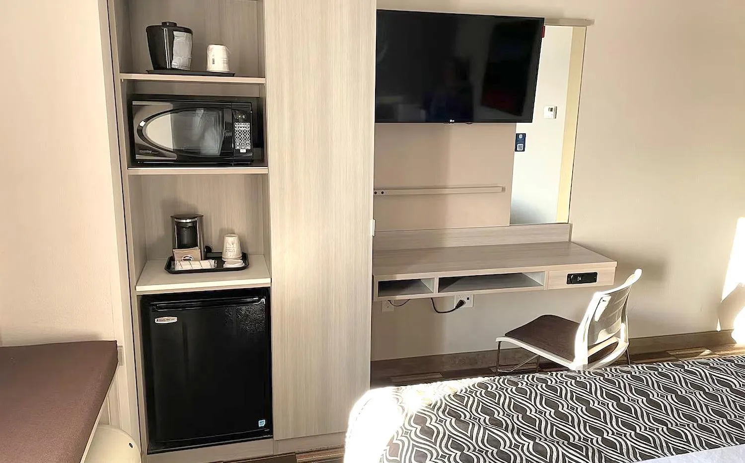 Bed in Coratel Inn & Suites By Jasper Rochester