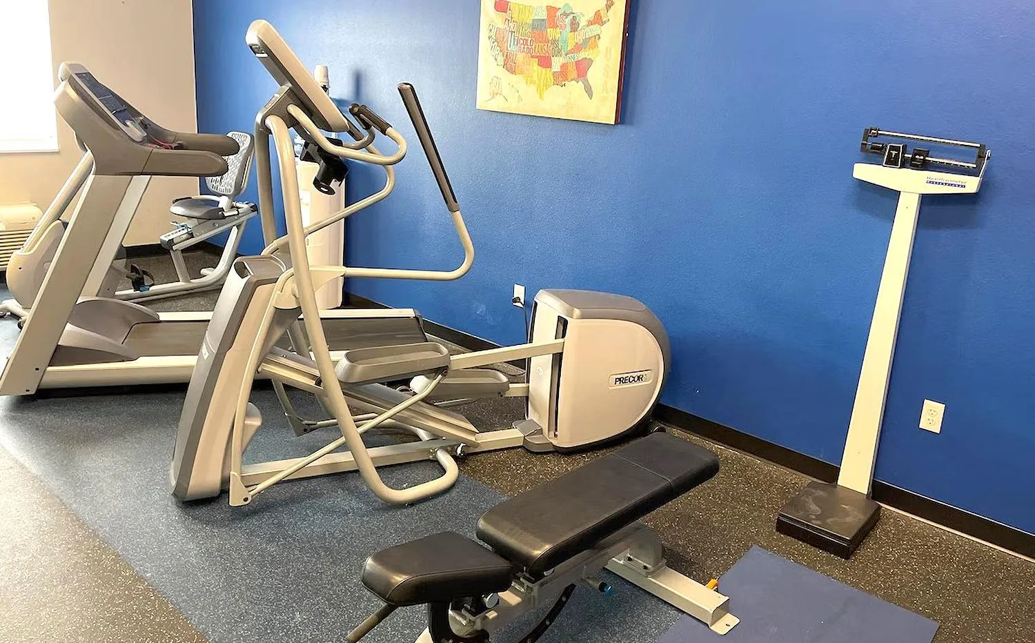 Fitness centre/facilities in Coratel Inn & Suites By Jasper Rochester