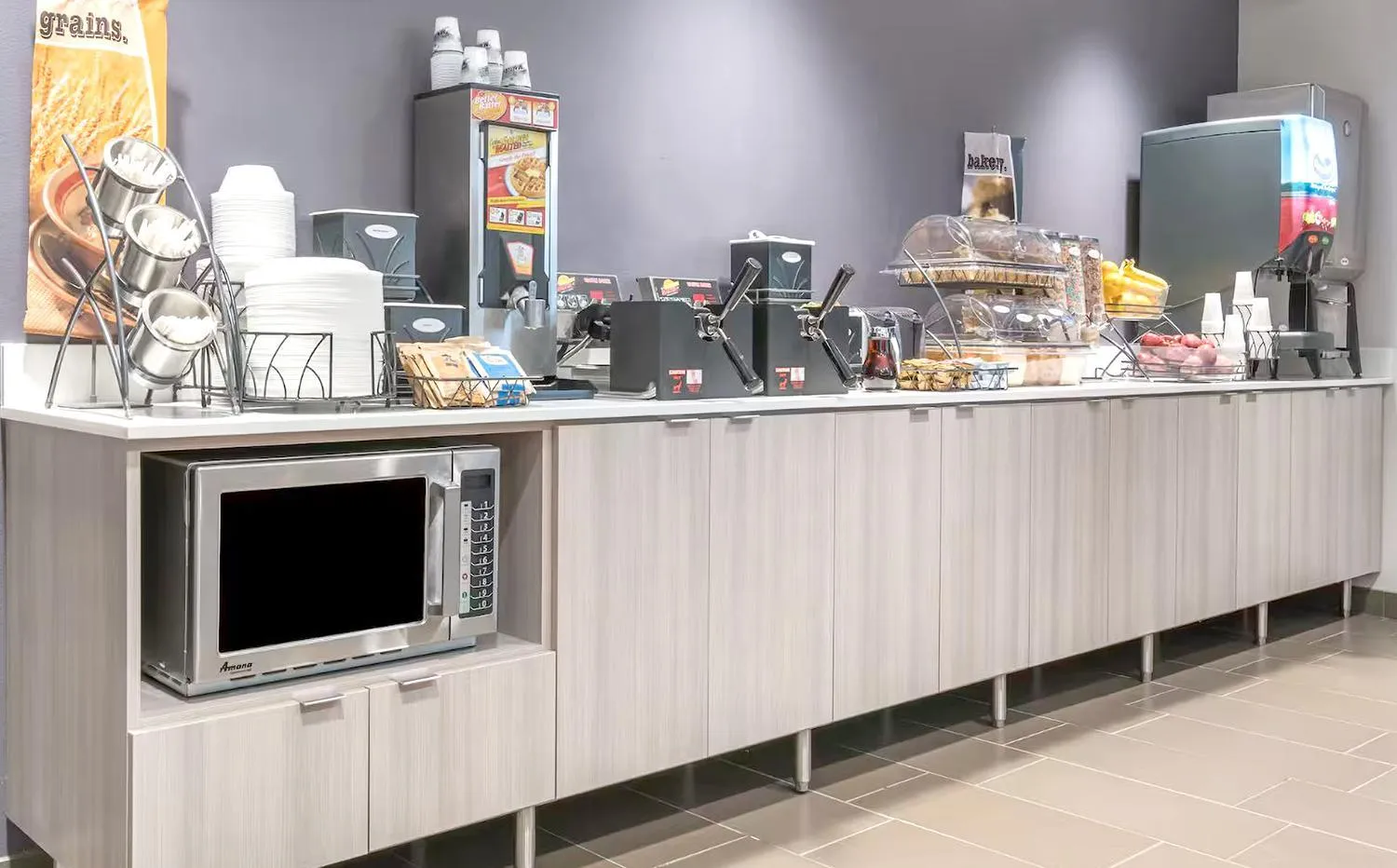 Breakfast in Coratel Inn & Suites By Jasper Rochester