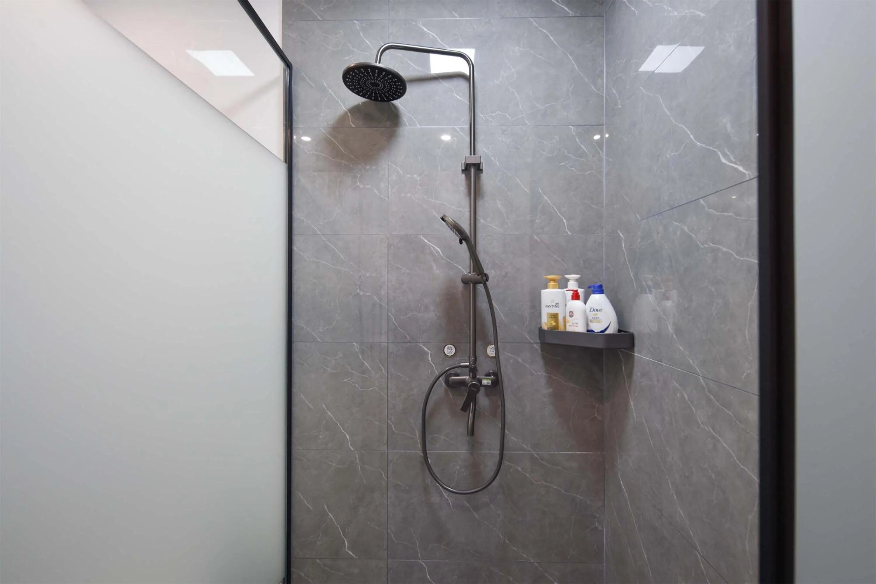 Shower in Da Le Zhi Ye Homestay