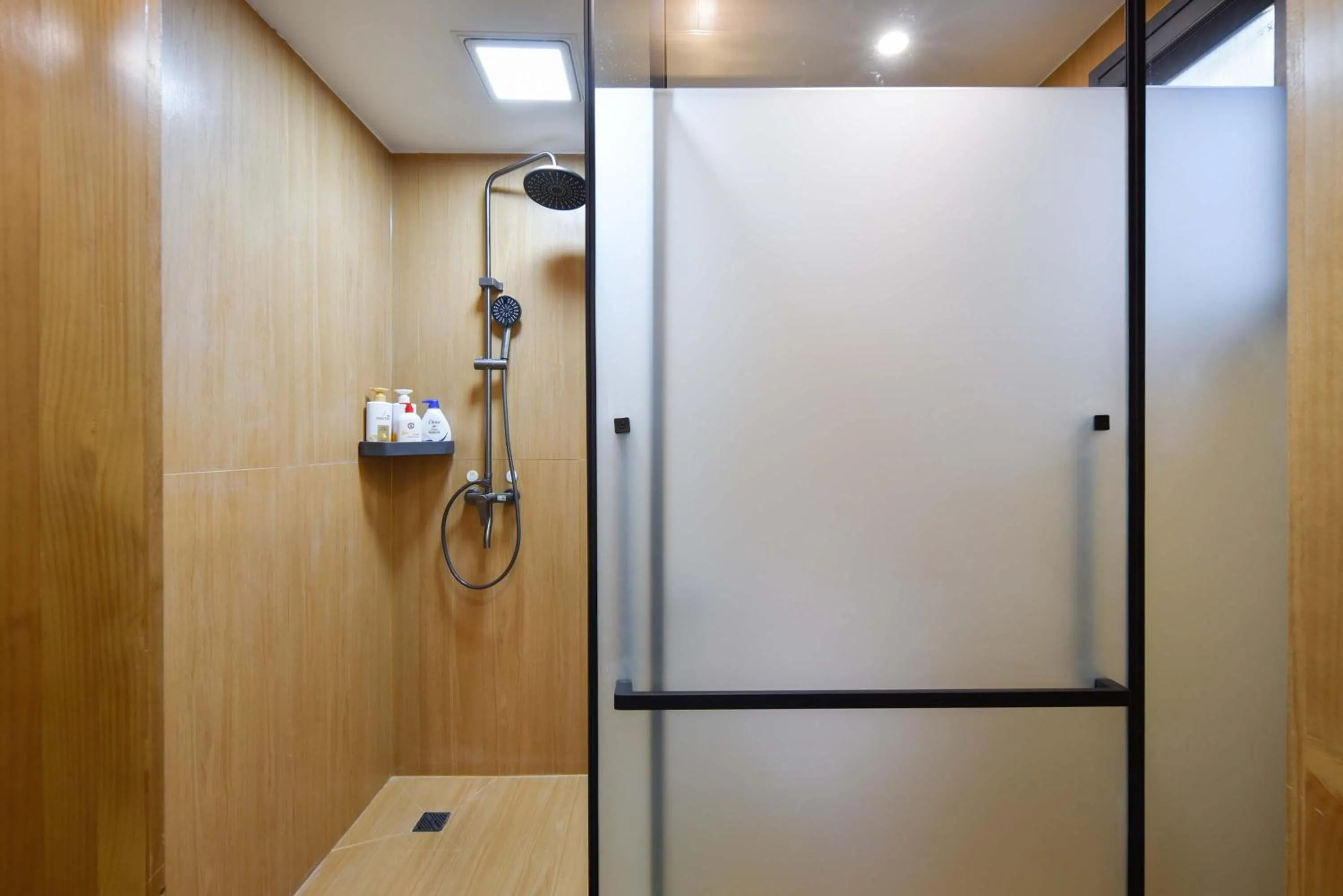 Shower in Da Le Zhi Ye Homestay