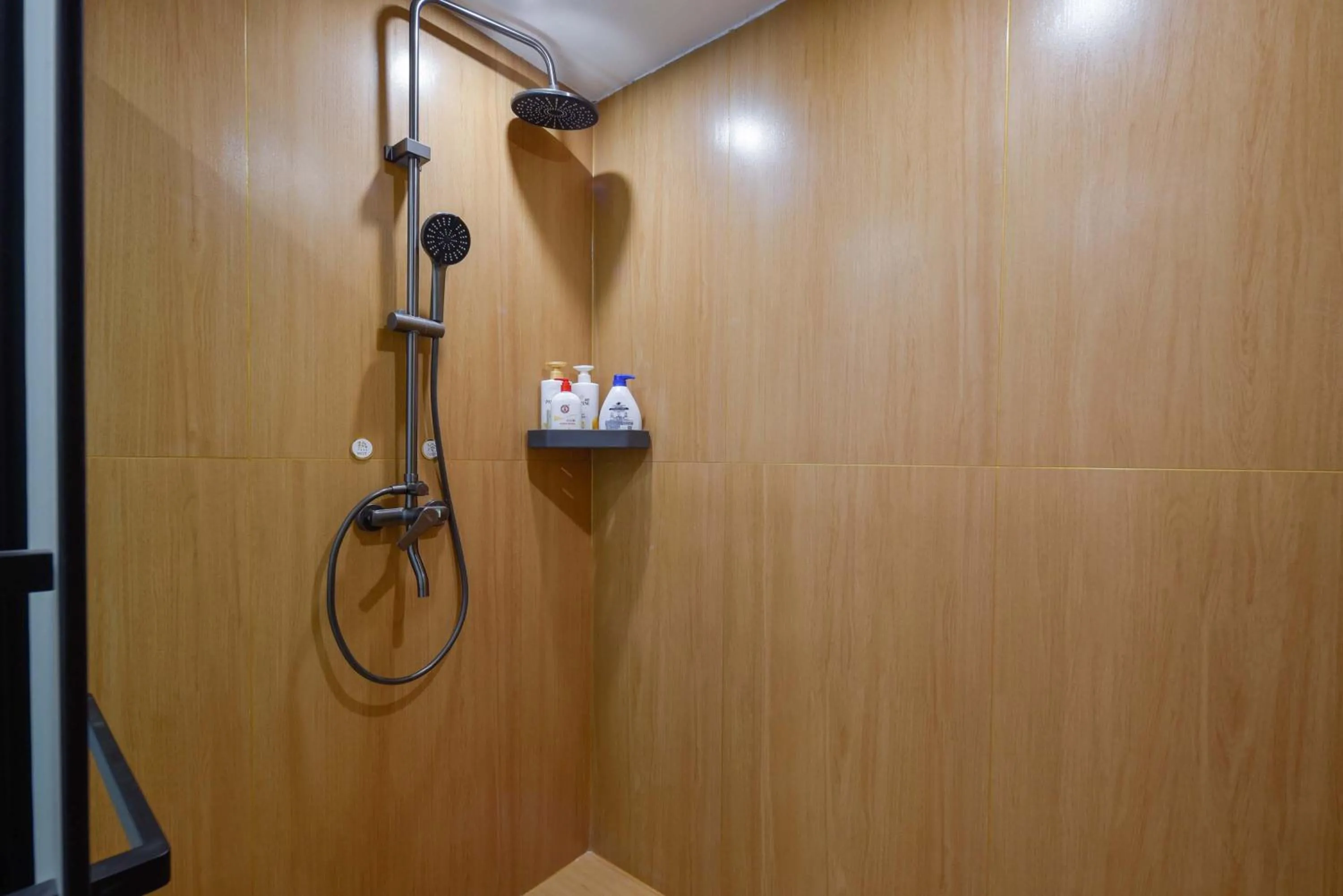 Shower in Da Le Zhi Ye Homestay