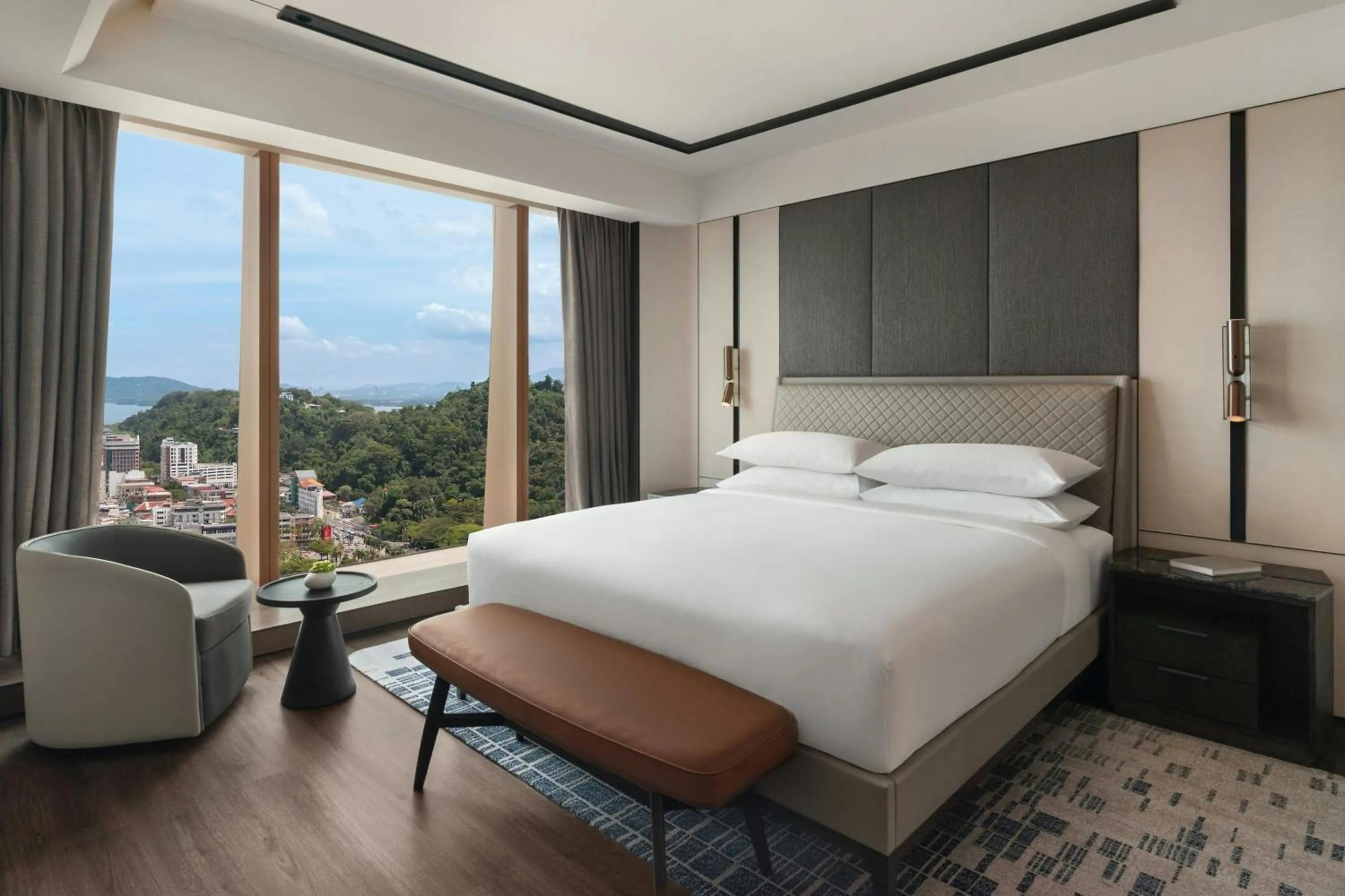Bedroom, Bed in Sheraton Kota Kinabalu