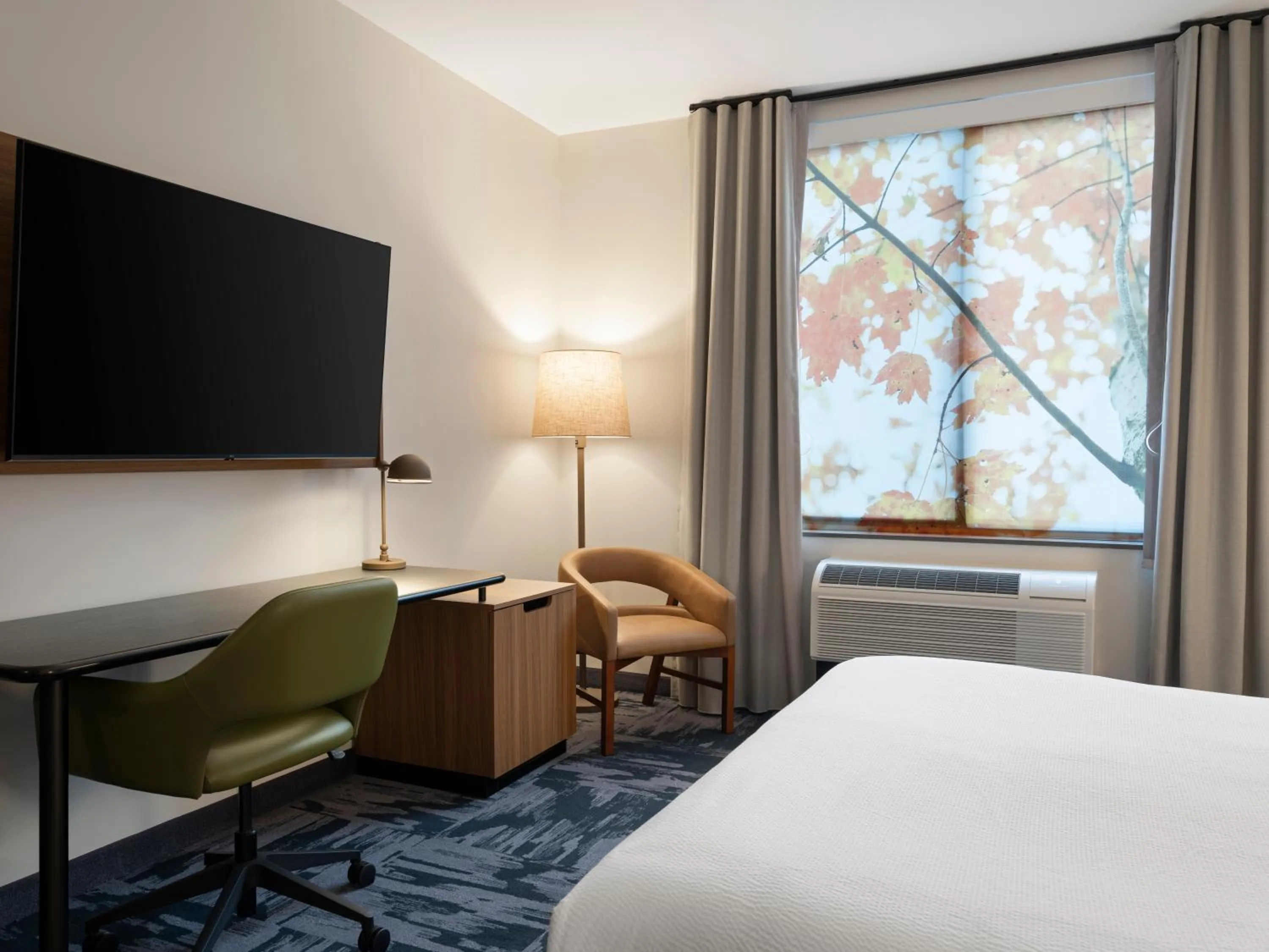 TV and multimedia, Bed in Fairfield by Marriott Inn & Suites Corbin