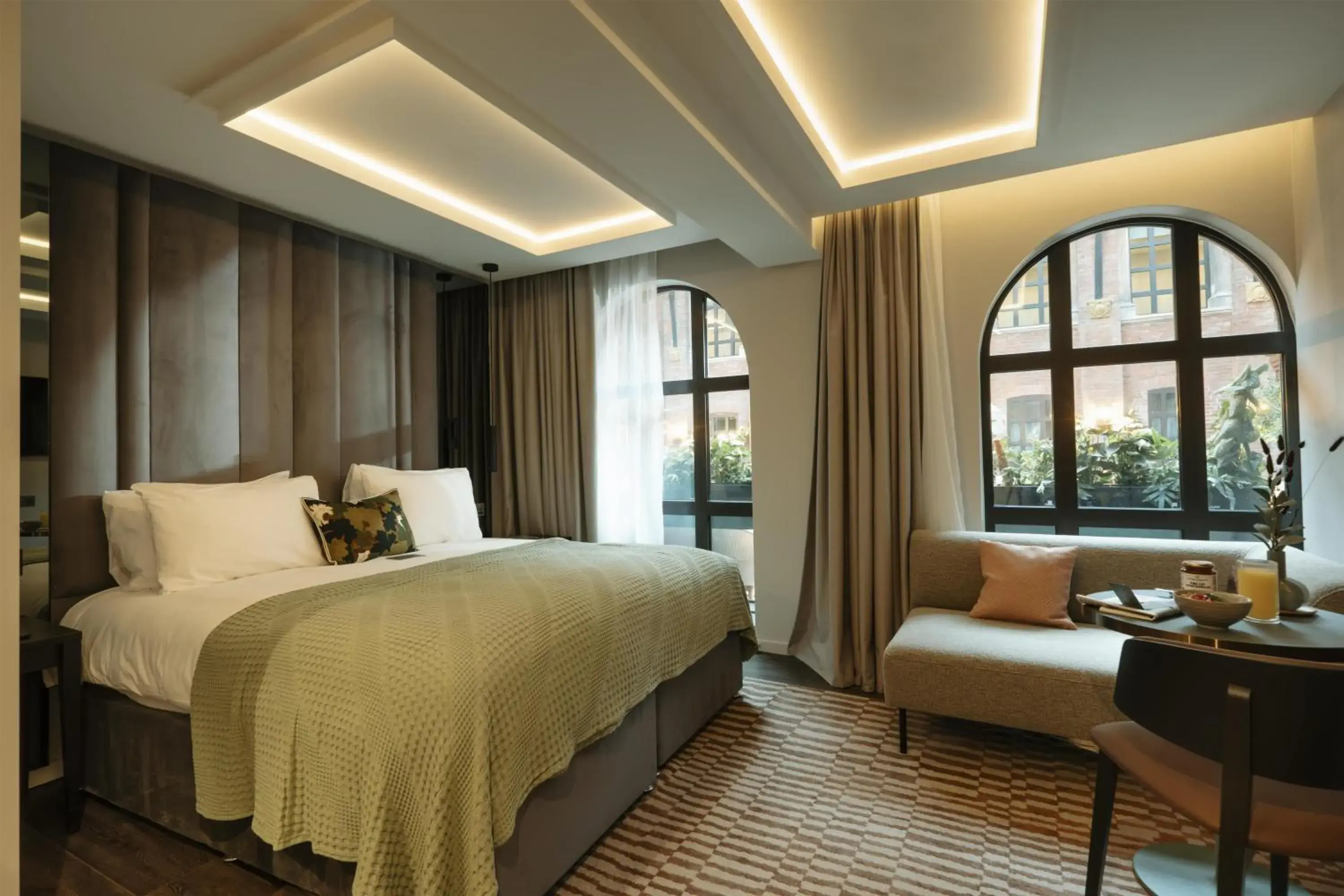 Photo of the whole room, Bed in The Hobson Cambridge by Adina Photo of the whole room, Bed in The Hobson Cambridge by Adina