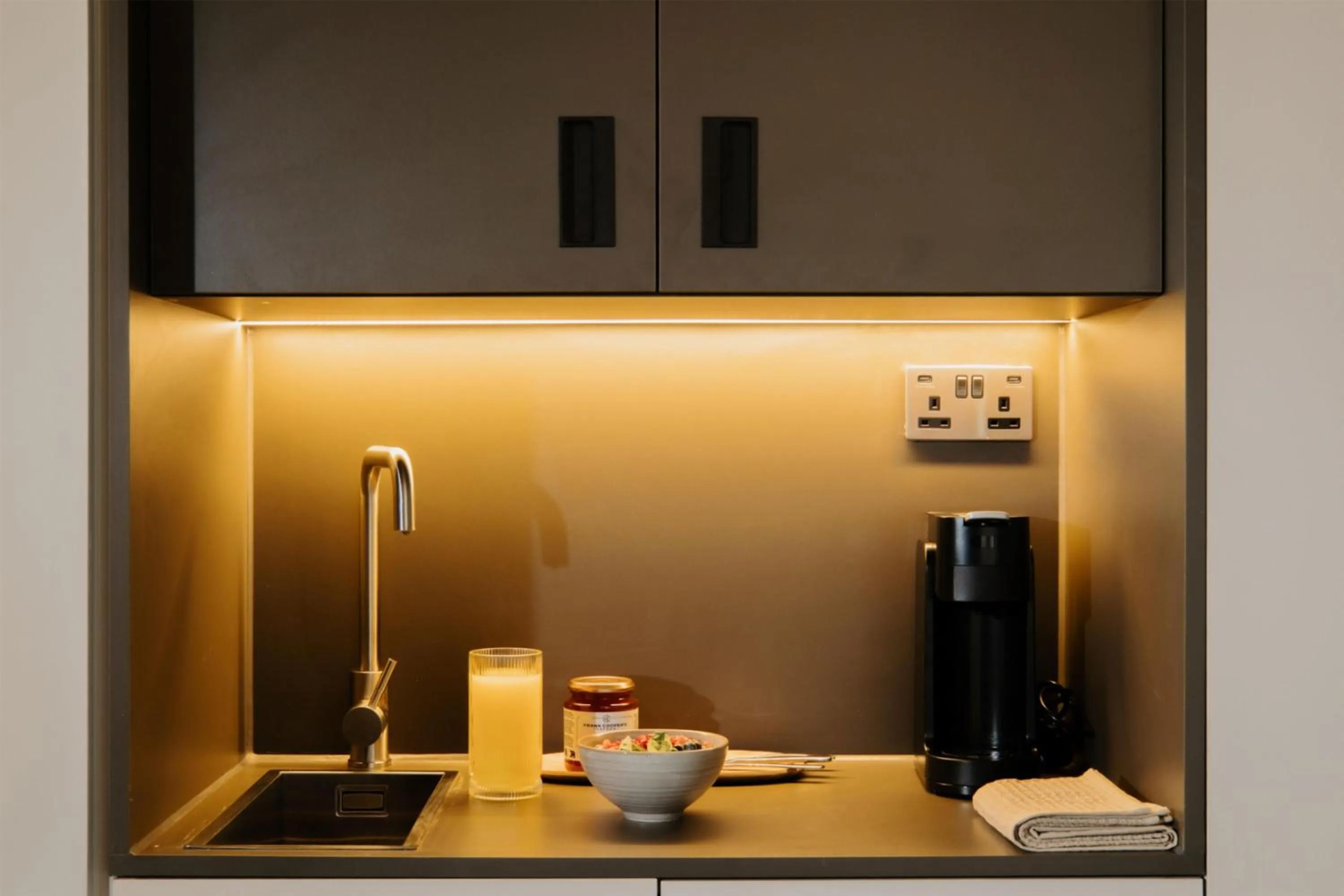 Photo of the whole room in The Hobson Cambridge by Adina