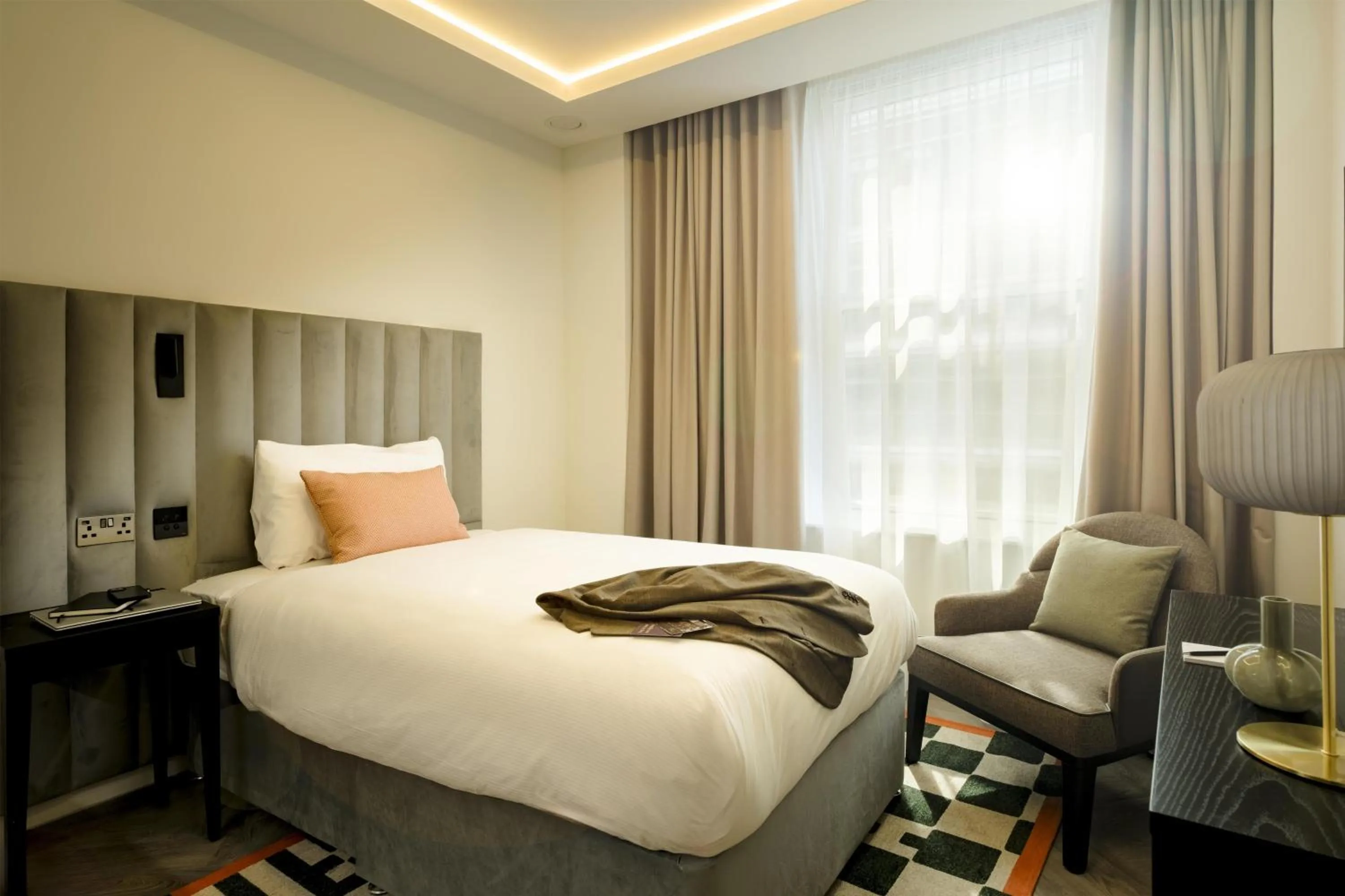 Photo of the whole room, Bed in The Wellington Glasgow by Adina