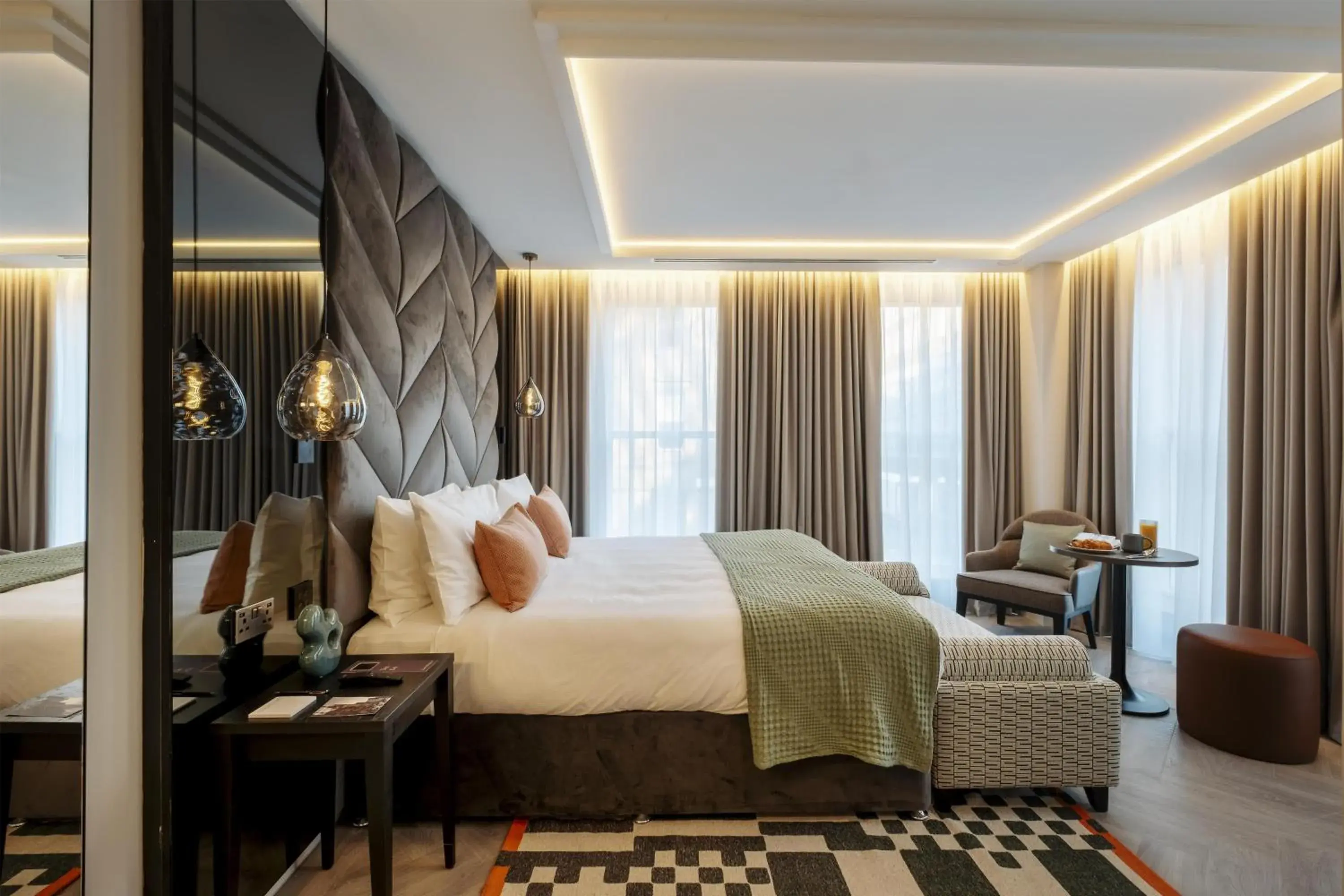 Photo of the whole room, Bed in The Wellington Glasgow by Adina Photo of the whole room, Bed in The Wellington Glasgow by Adina