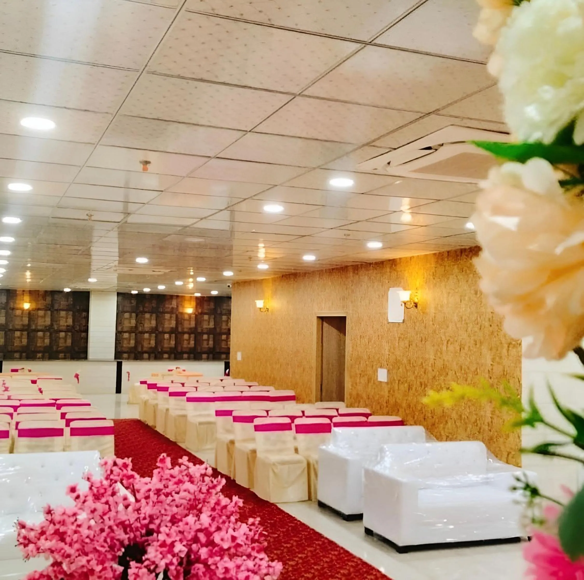 Restaurant/places to eat in Indra Palace