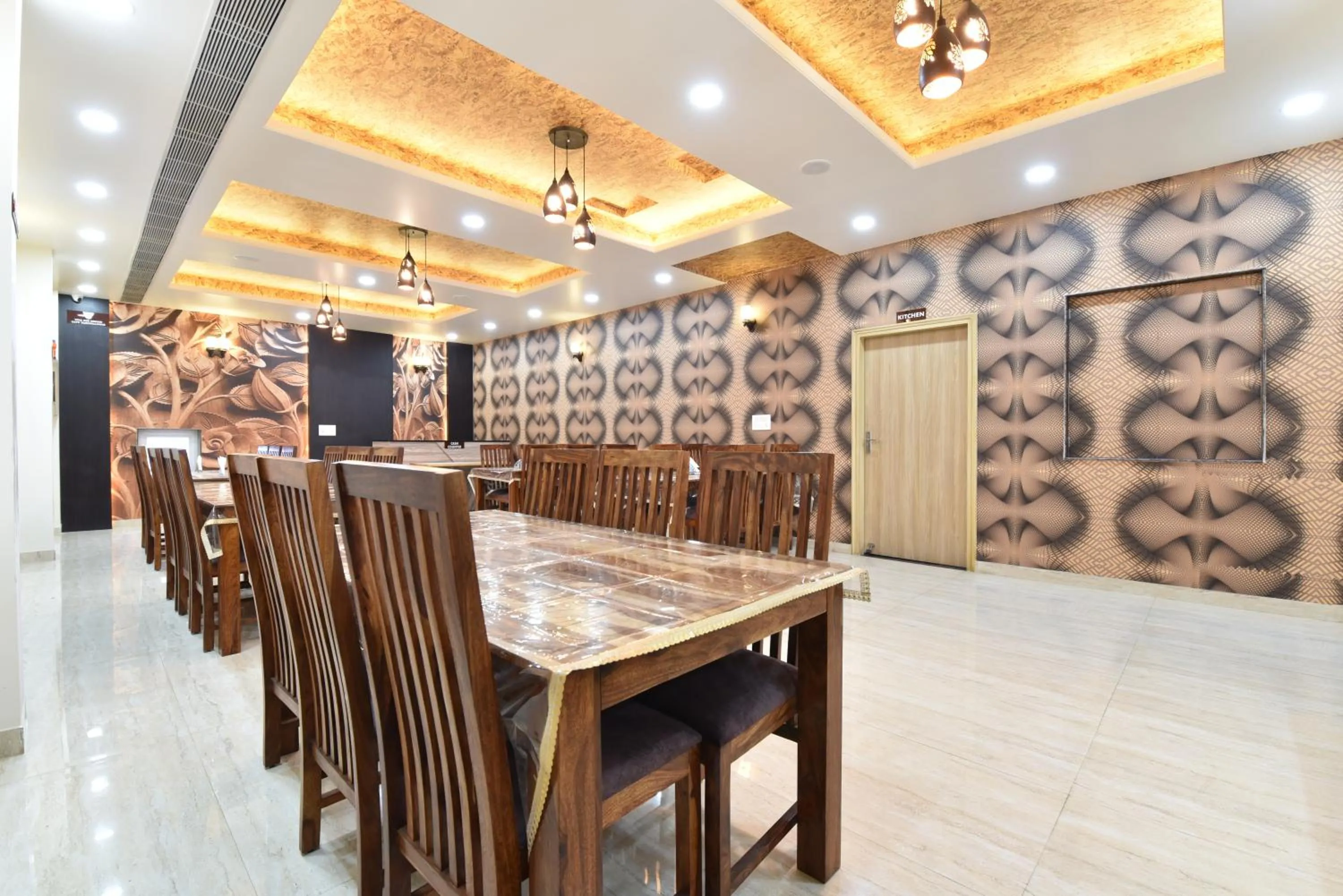 Restaurant/places to eat in Indra Palace