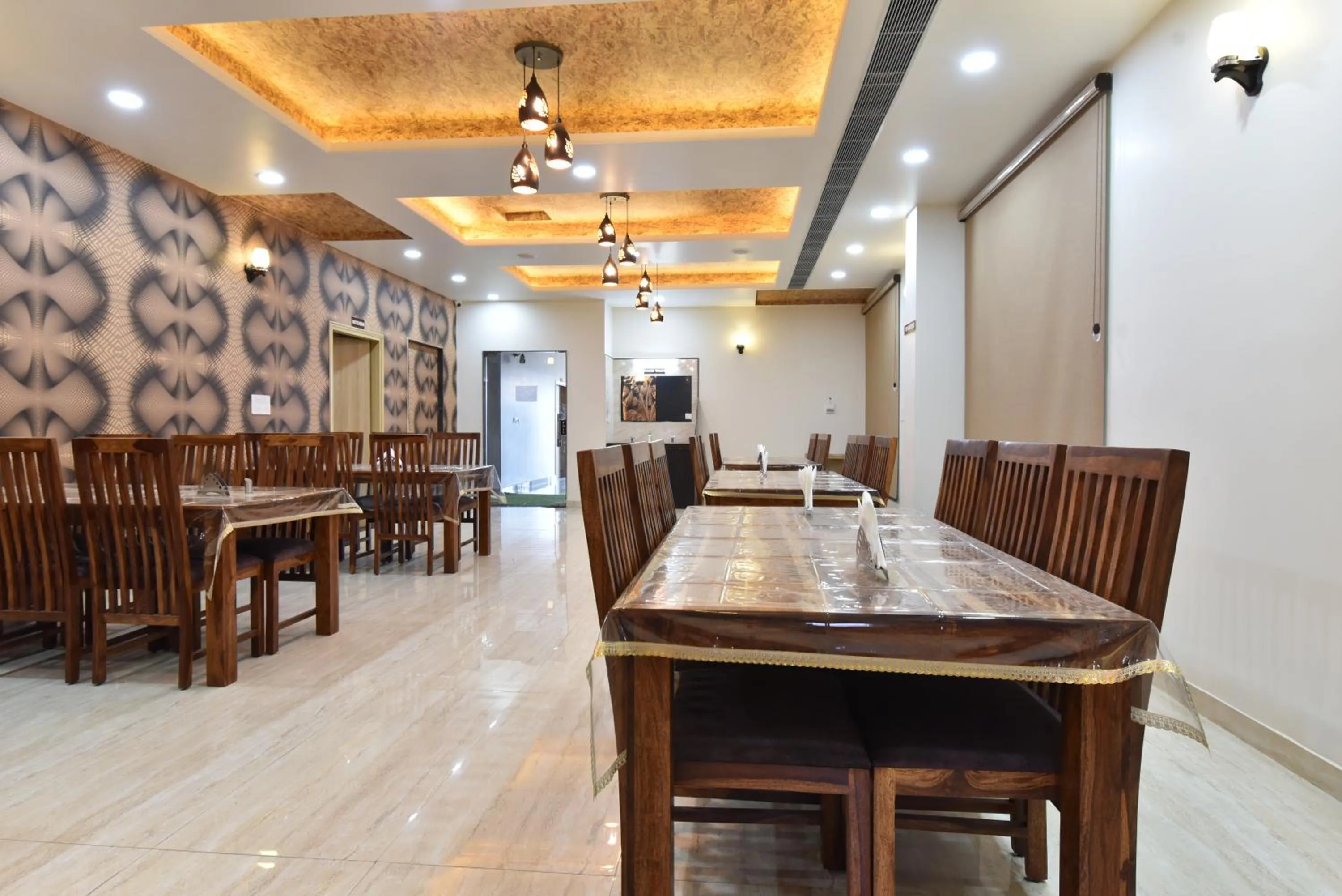 Restaurant/places to eat in Indra Palace