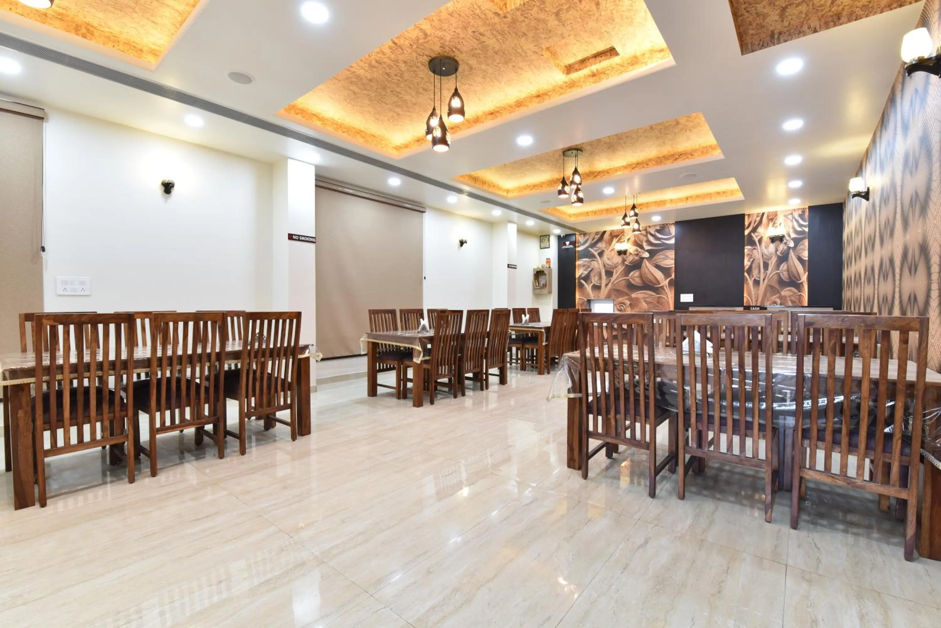 Restaurant/places to eat in Indra Palace