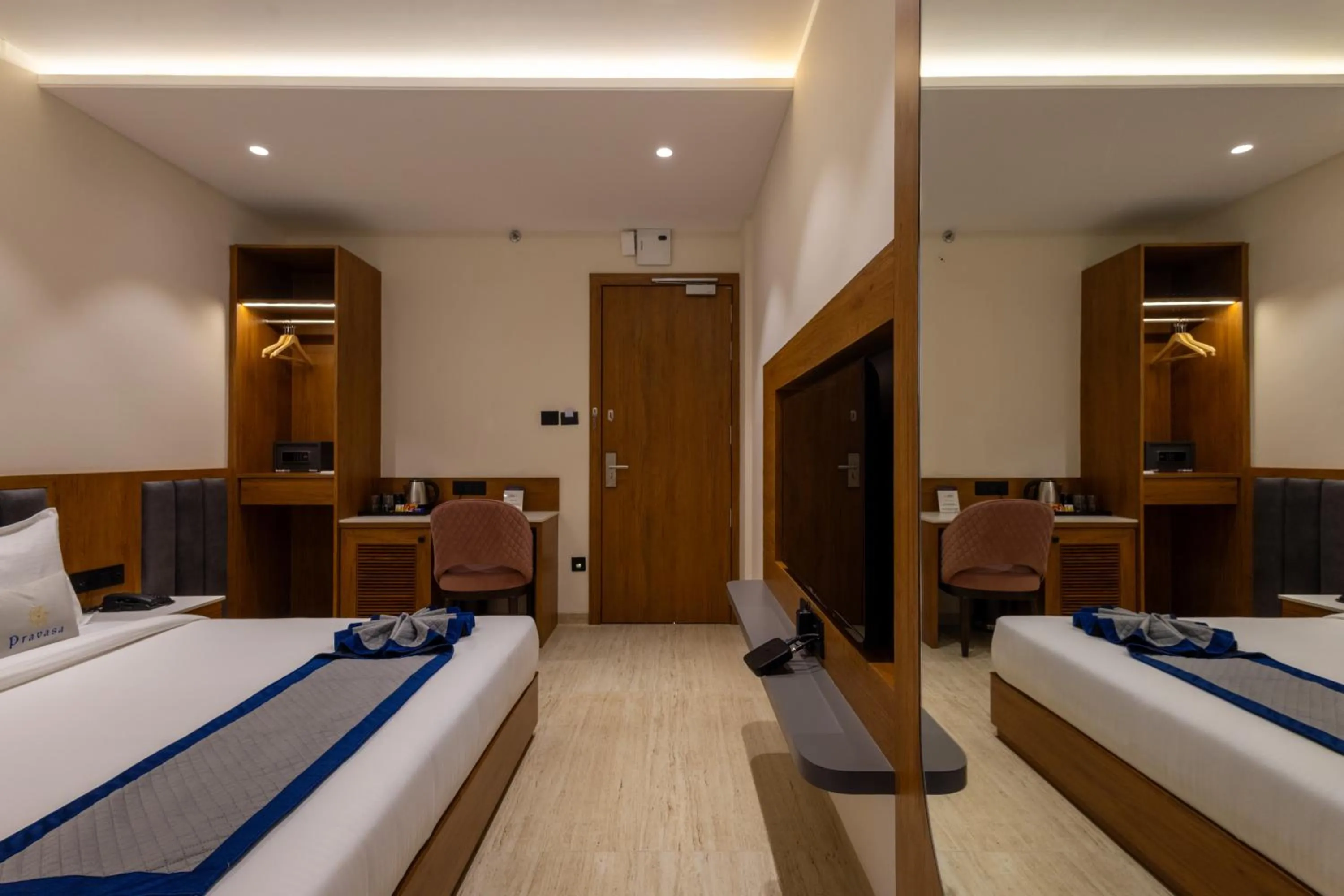 Pravasa Stay, Bapat Square