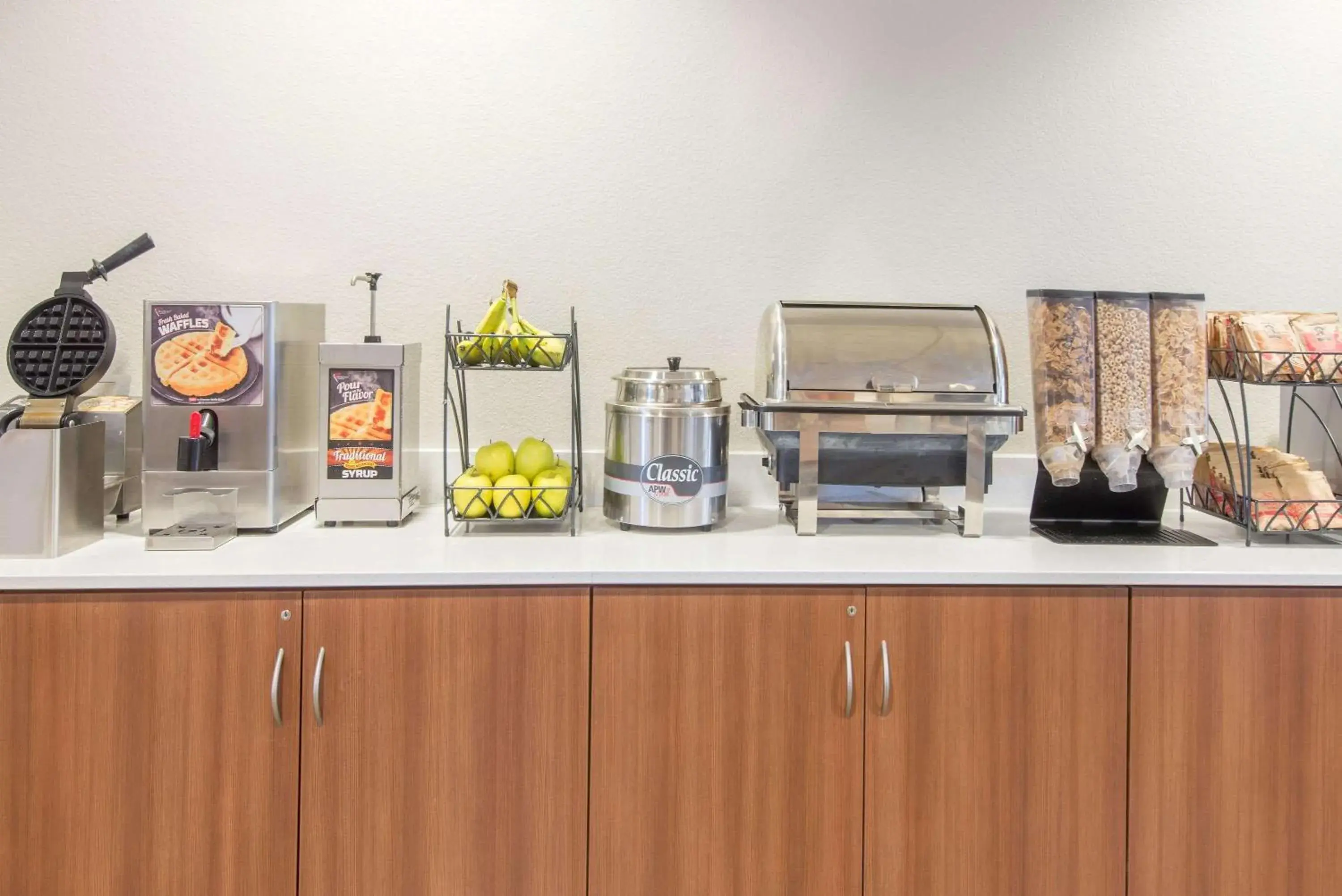 Restaurant/places to eat in Microtel Inn & Suites by Wyndham Cadiz Restaurant/places to eat in Microtel Inn & Suites by Wyndham Cadiz