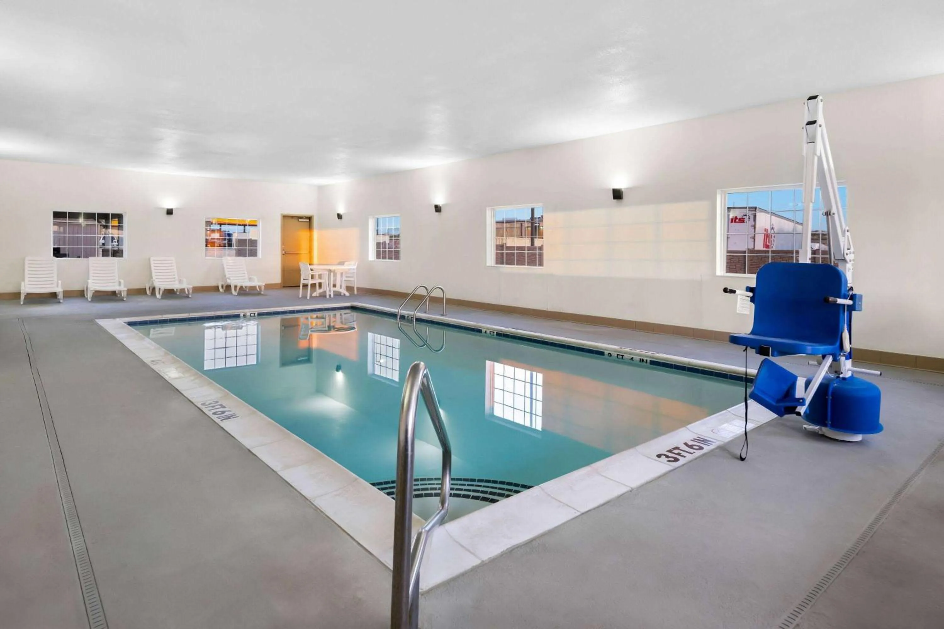 Swimming pool in Microtel Inn & Suites by Wyndham Sweetwater