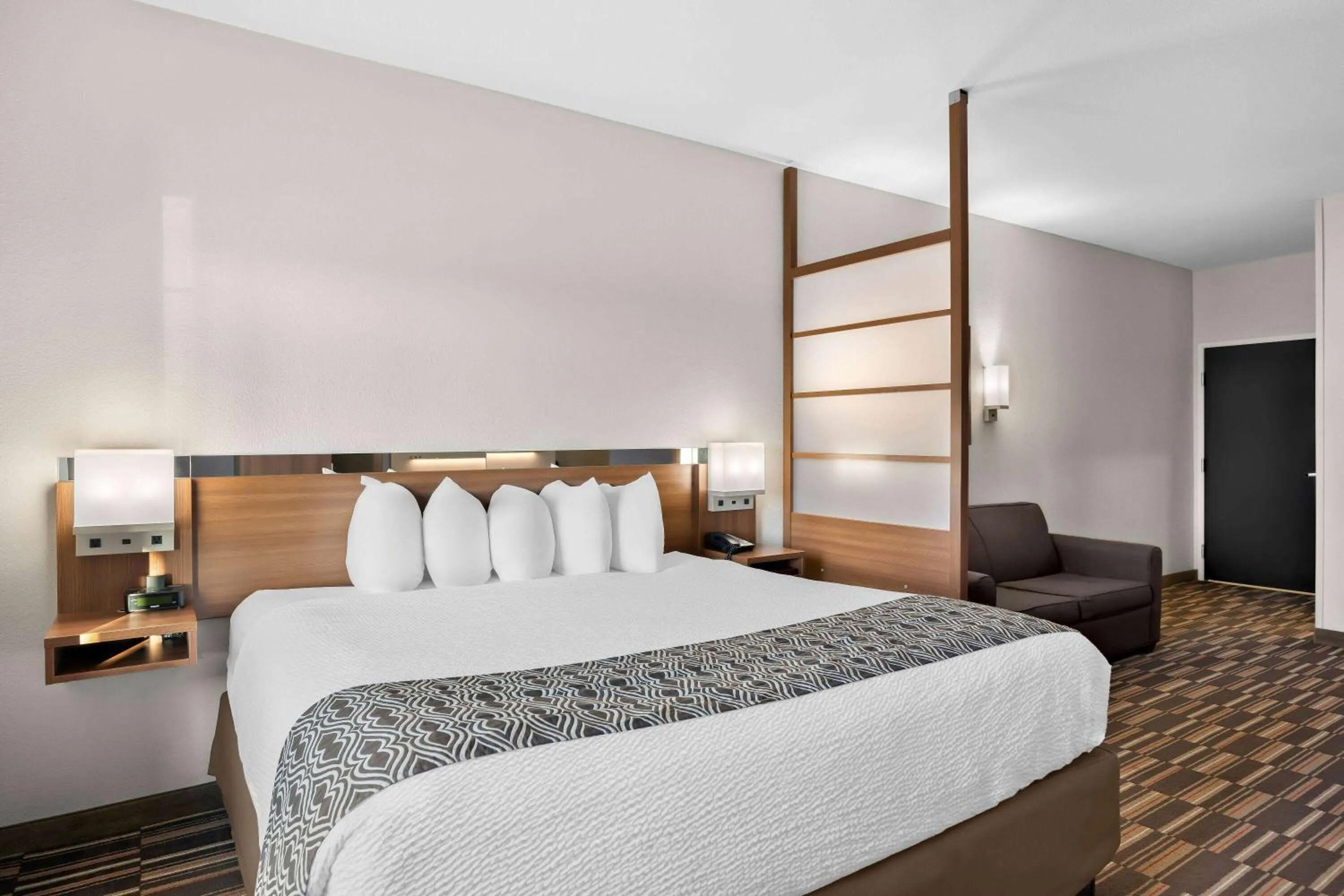 Photo of the whole room, Bed in Microtel Inn & Suites by Wyndham Sweetwater