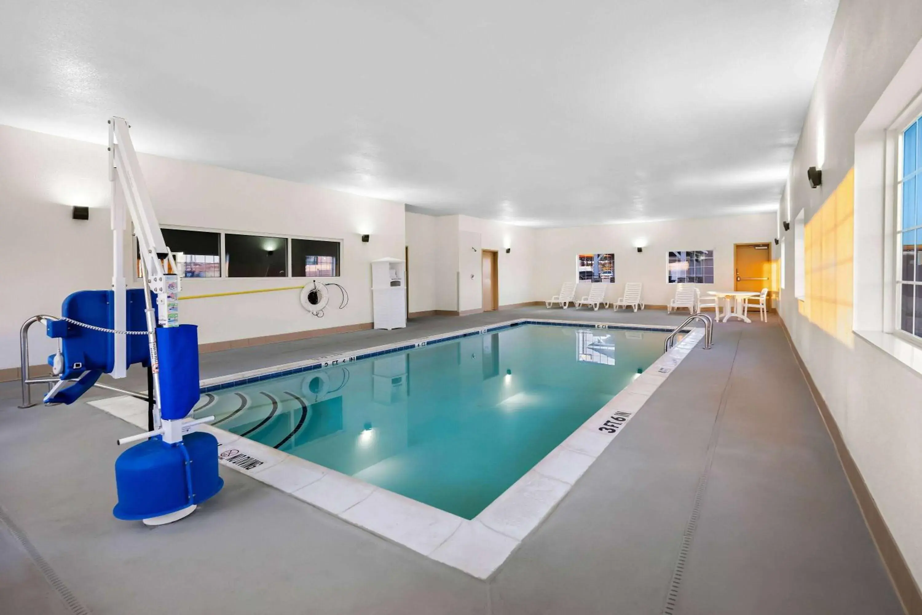 Swimming pool in Microtel Inn & Suites by Wyndham Sweetwater Swimming pool in Microtel Inn & Suites by Wyndham Sweetwater