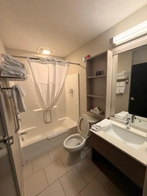 Microtel Inn & Suites by Wyndham Altoona