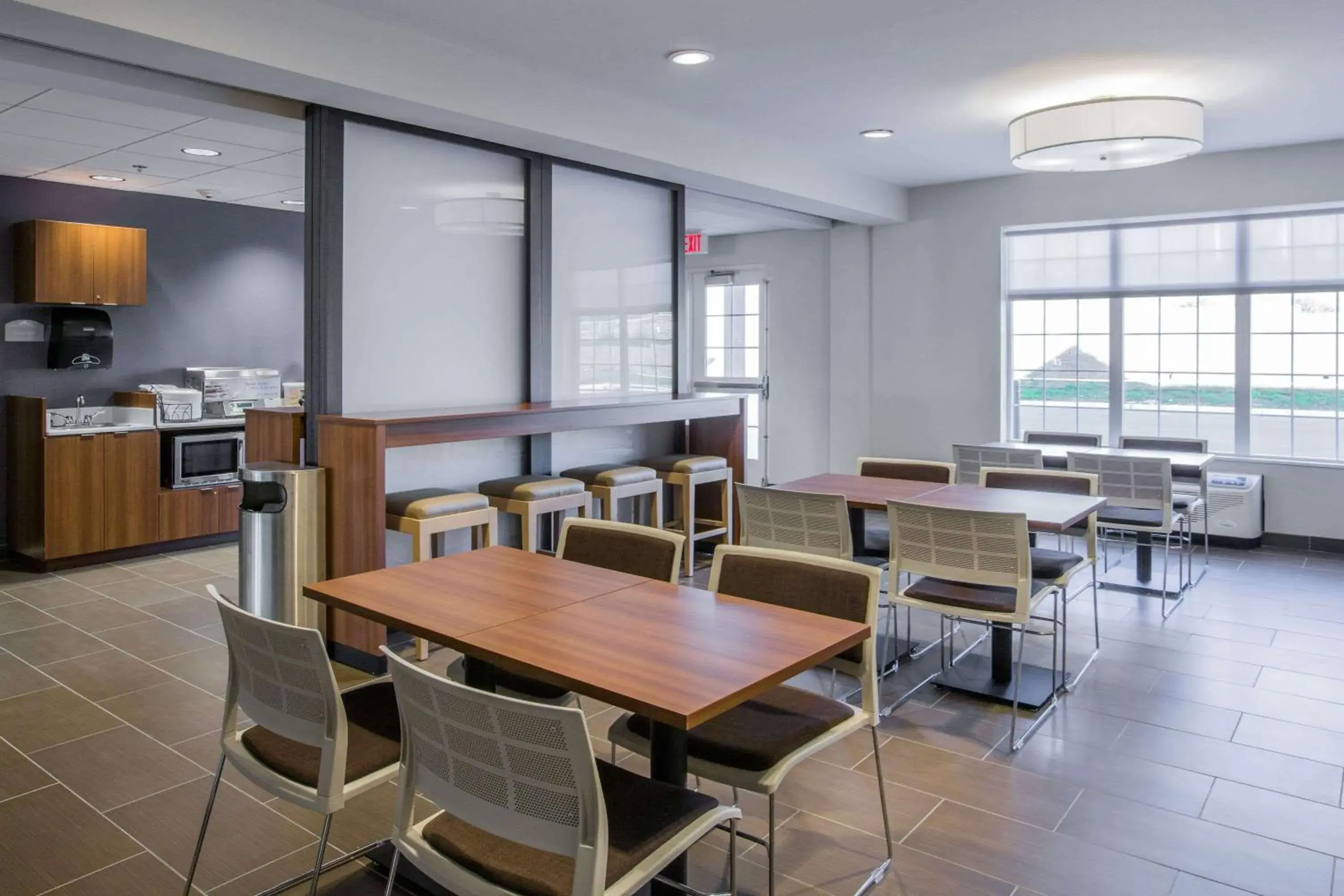 Restaurant/places to eat in Microtel Inn & Suites by Wyndham Tioga Restaurant/places to eat in Microtel Inn & Suites by Wyndham Tioga