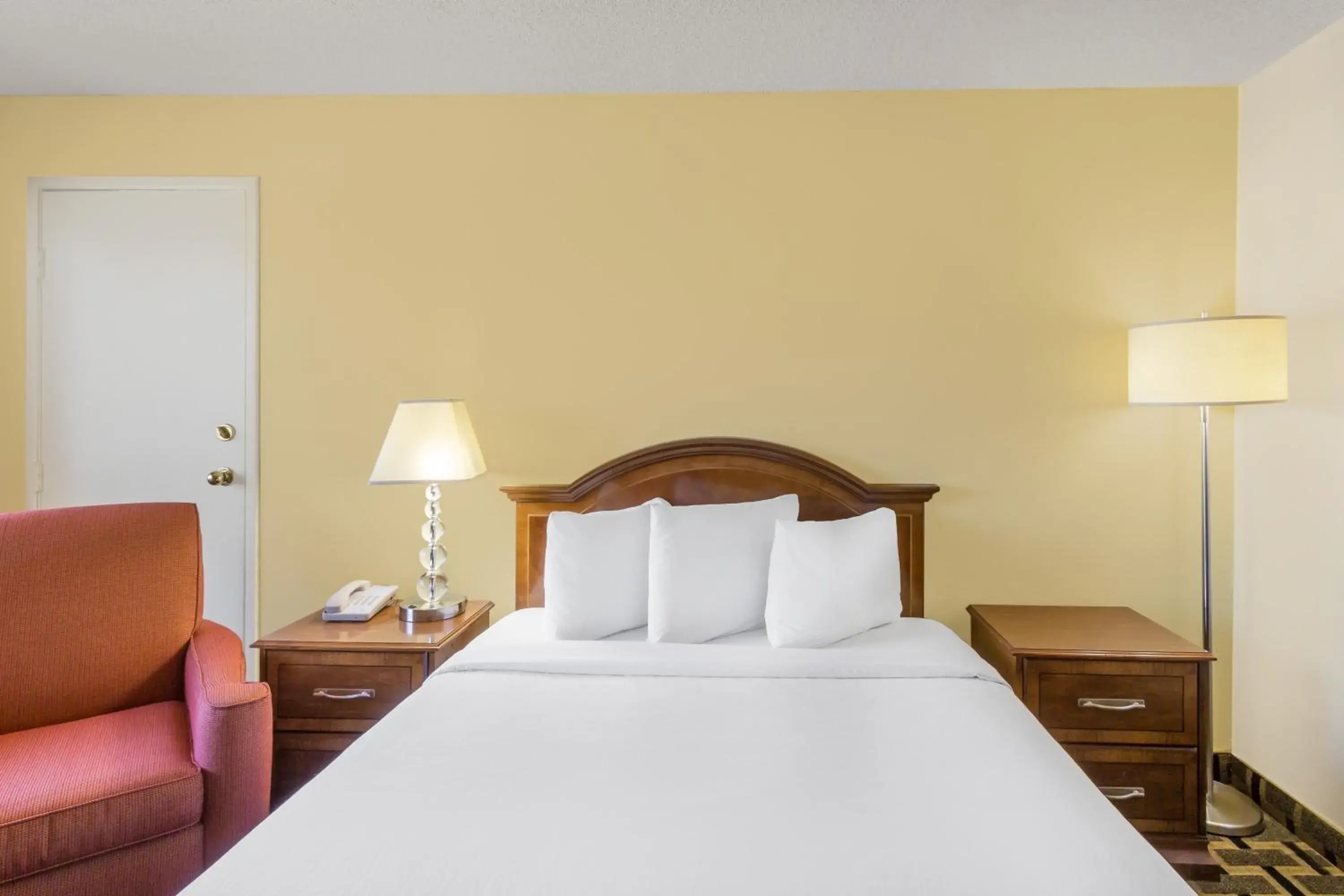 Queen Room - Non-Smoking in Travelodge by Wyndham Reno Queen Room - Non-Smoking in Travelodge by Wyndham Reno