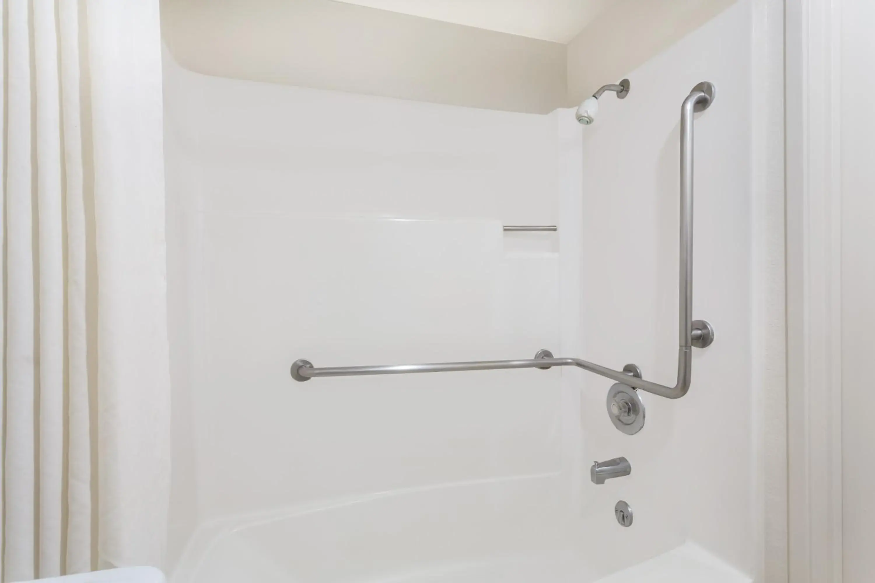 Deluxe Queen Room - Disability Access/Non-Smoking in Travelodge by Wyndham Reno Deluxe Queen Room - Disability Access/Non-Smoking in Travelodge by Wyndham Reno