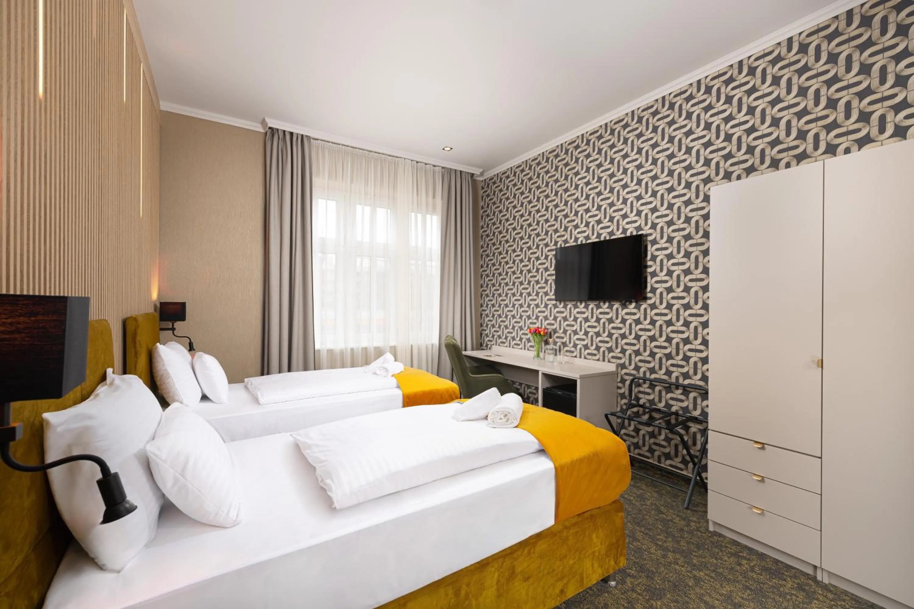 Standard Twin Room in Hotel Allora
