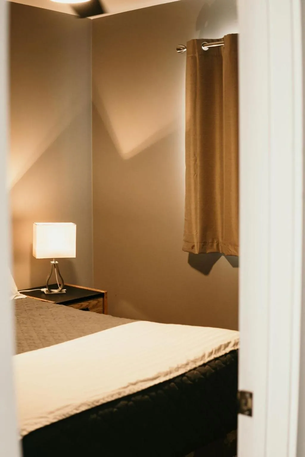 Bed in Hinton Highway Inn