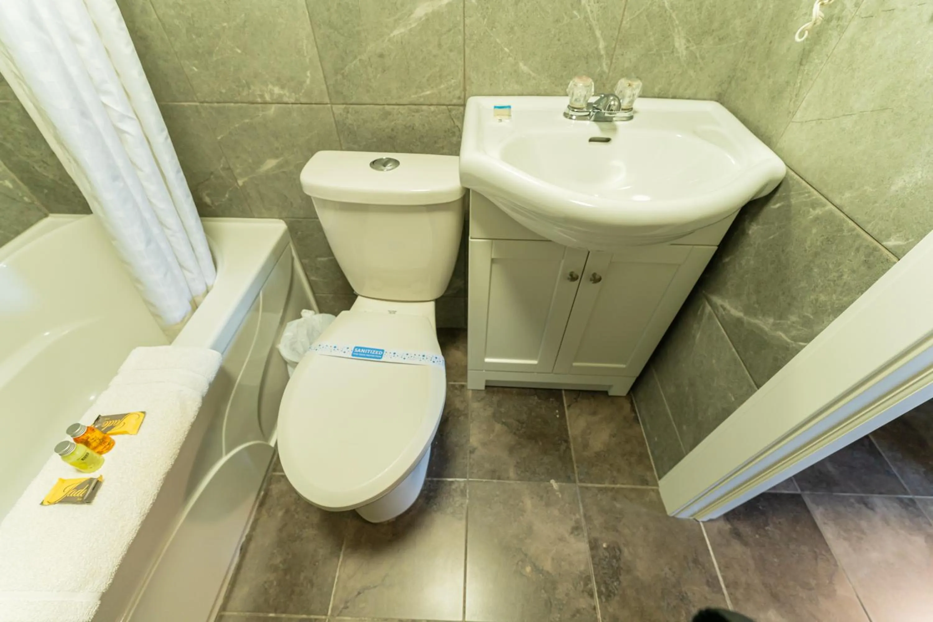 Toilet in Hinton Highway Inn