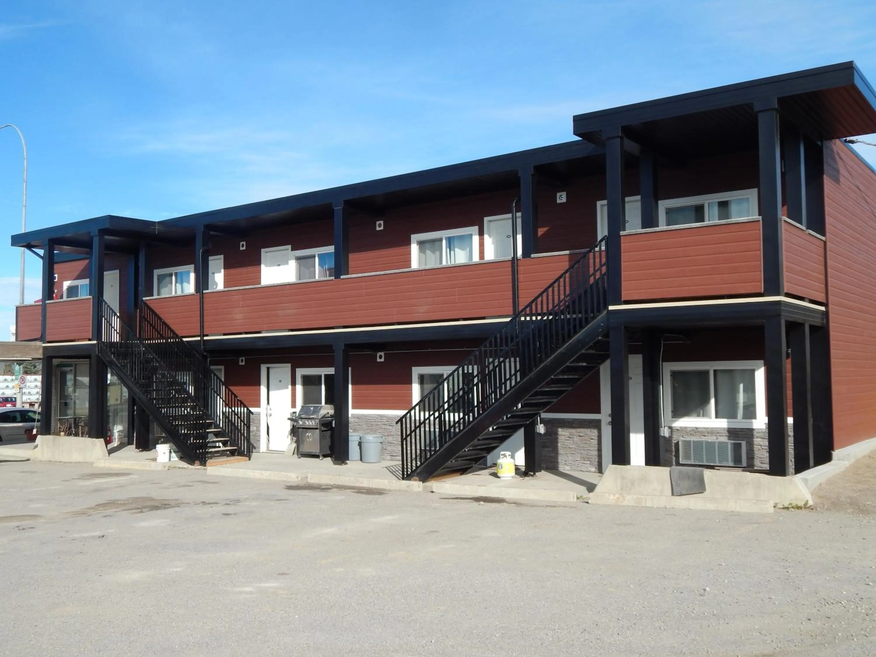 Property building in Hinton Highway Inn