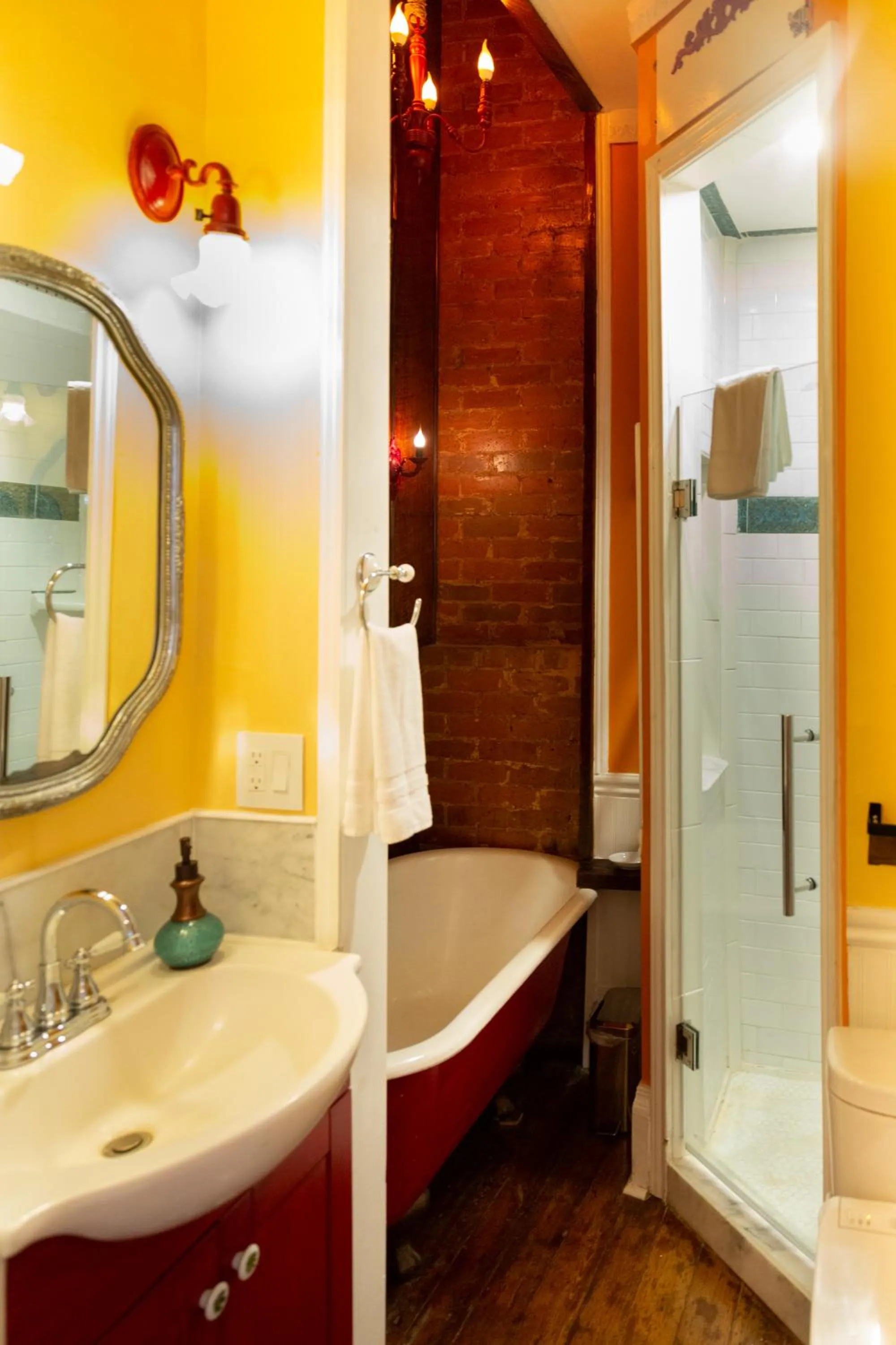 Shower in The Blue60 Marigny Inn