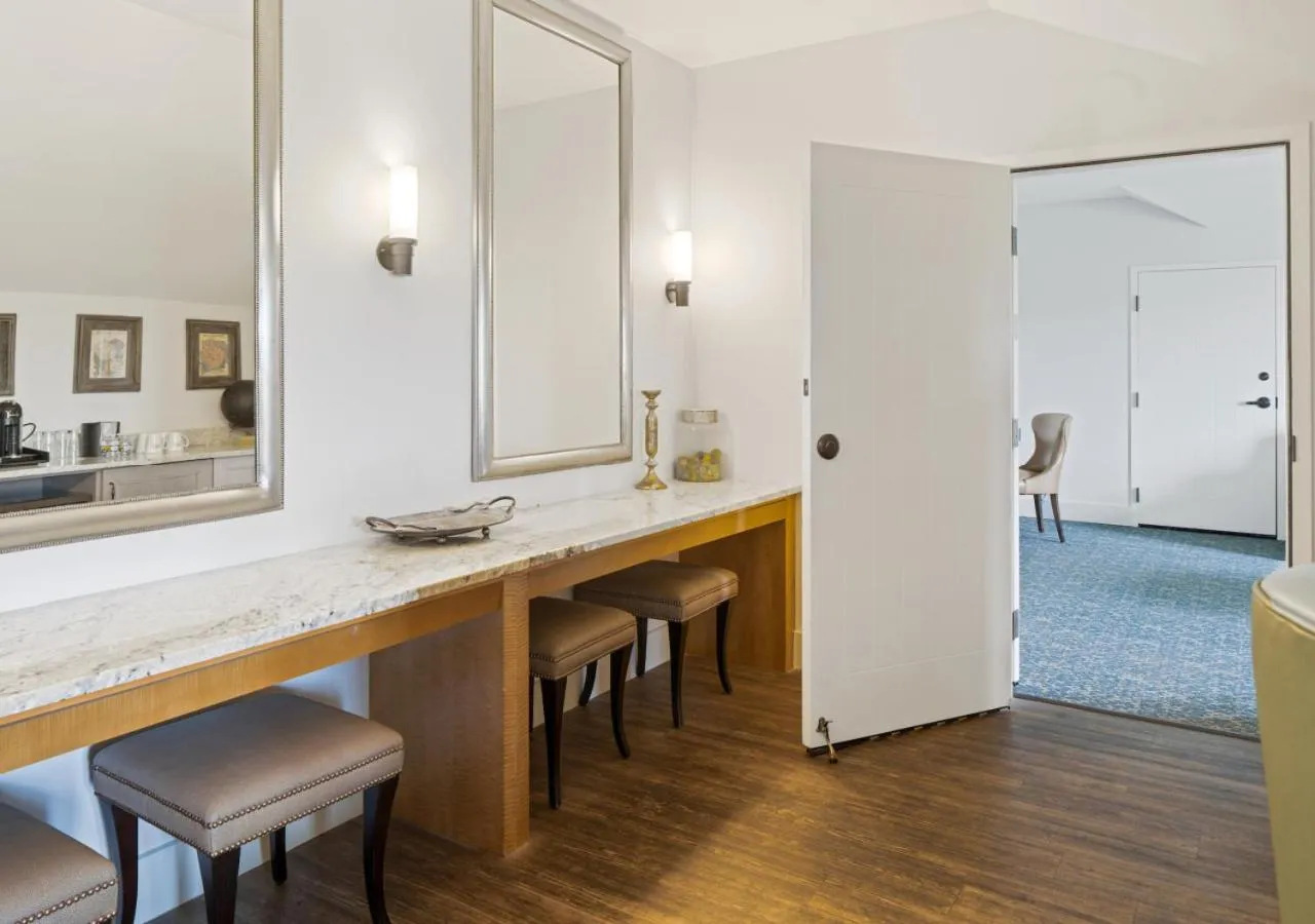 Living room in The Inn at Chesapeake Bay Beach Club