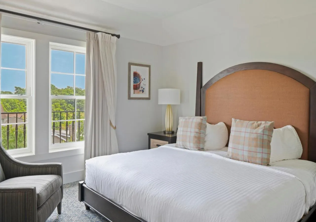 Bedroom, Bed in The Inn at Chesapeake Bay Beach Club