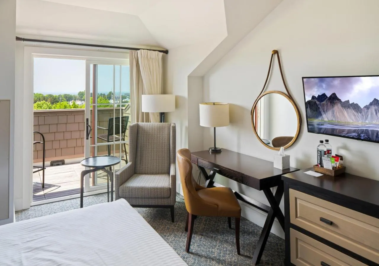 Bedroom, Bed in The Inn at Chesapeake Bay Beach Club