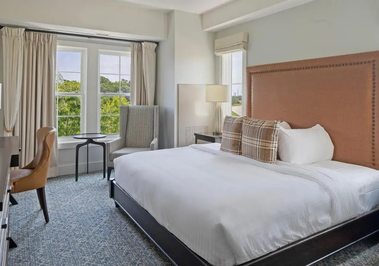 KING ROOM in The Inn at Chesapeake Bay Beach Club KING ROOM in The Inn at Chesapeake Bay Beach Club