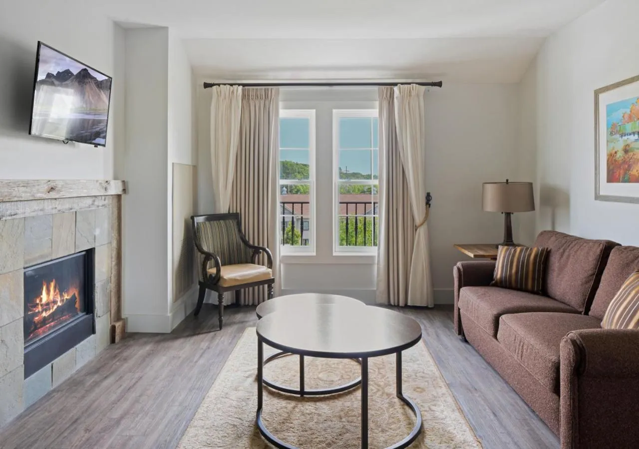 Living room in The Inn at Chesapeake Bay Beach Club