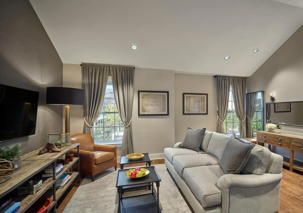 Living room in The Inn at Chesapeake Bay Beach Club