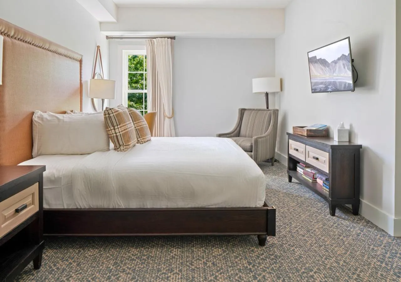 Bedroom, Bed in The Inn at Chesapeake Bay Beach Club