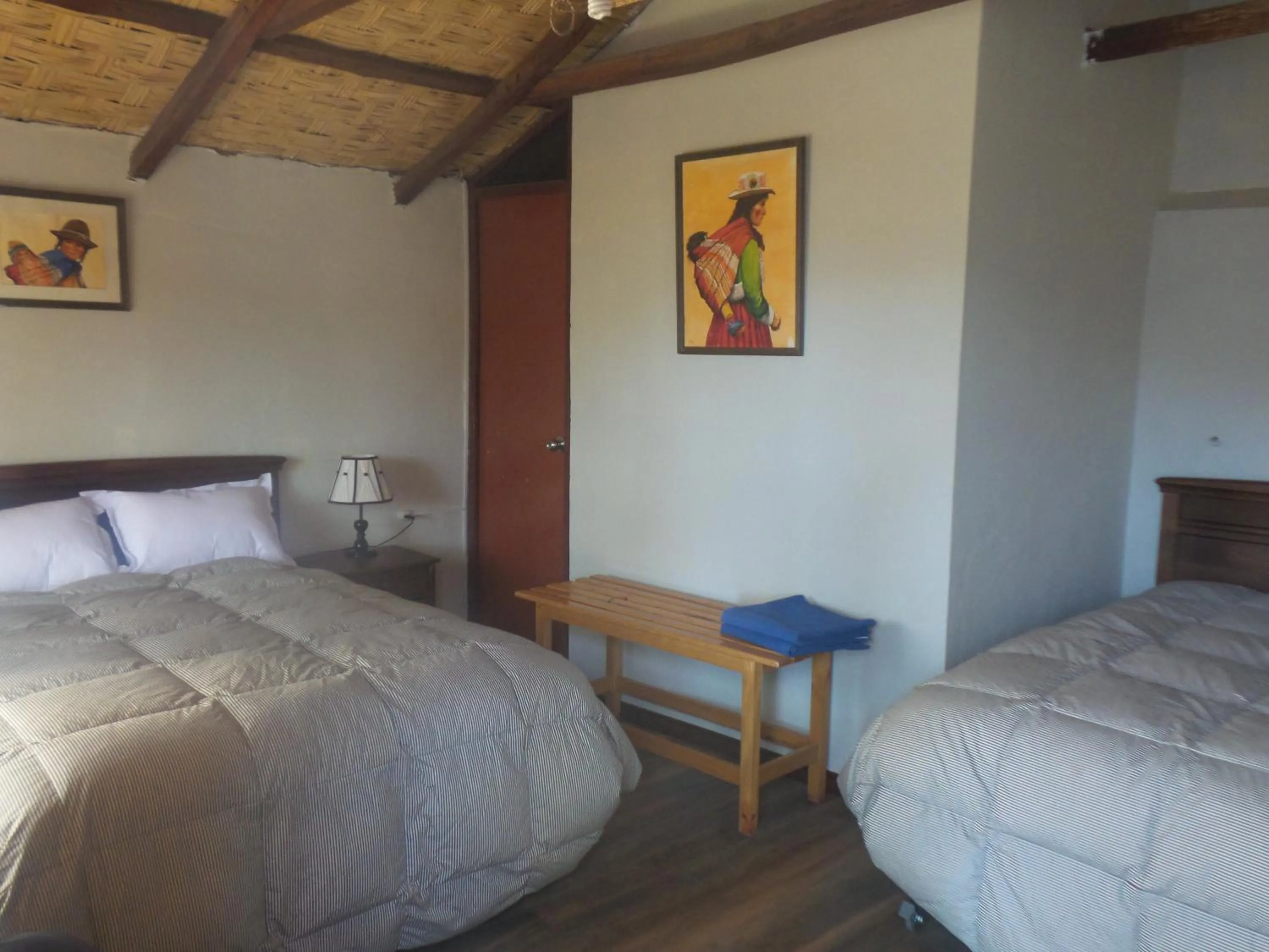 Photo of the whole room, Bed in La Casa de Santiago Hotel