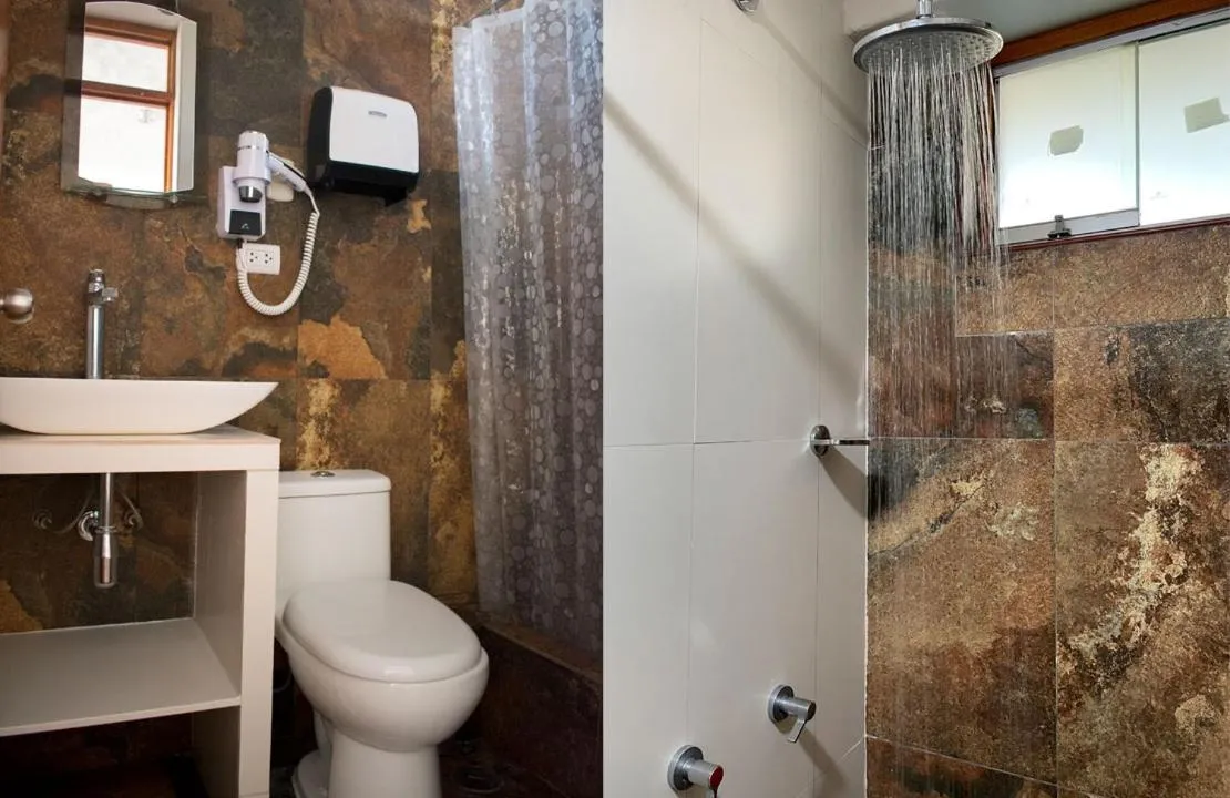 Shower in La Casa de Santiago Hotel
