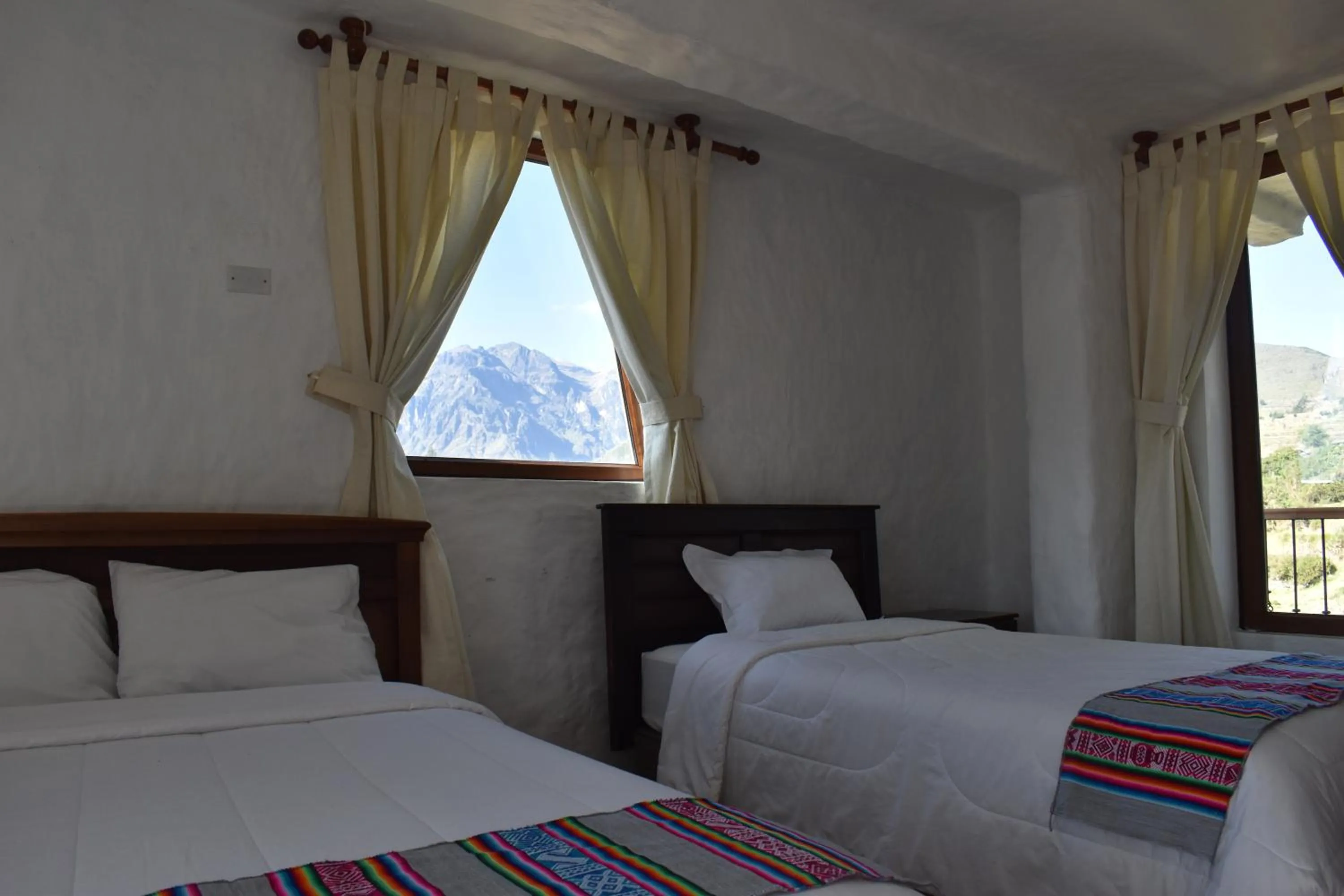 Mountain view, Bed in La Casa de Santiago Hotel