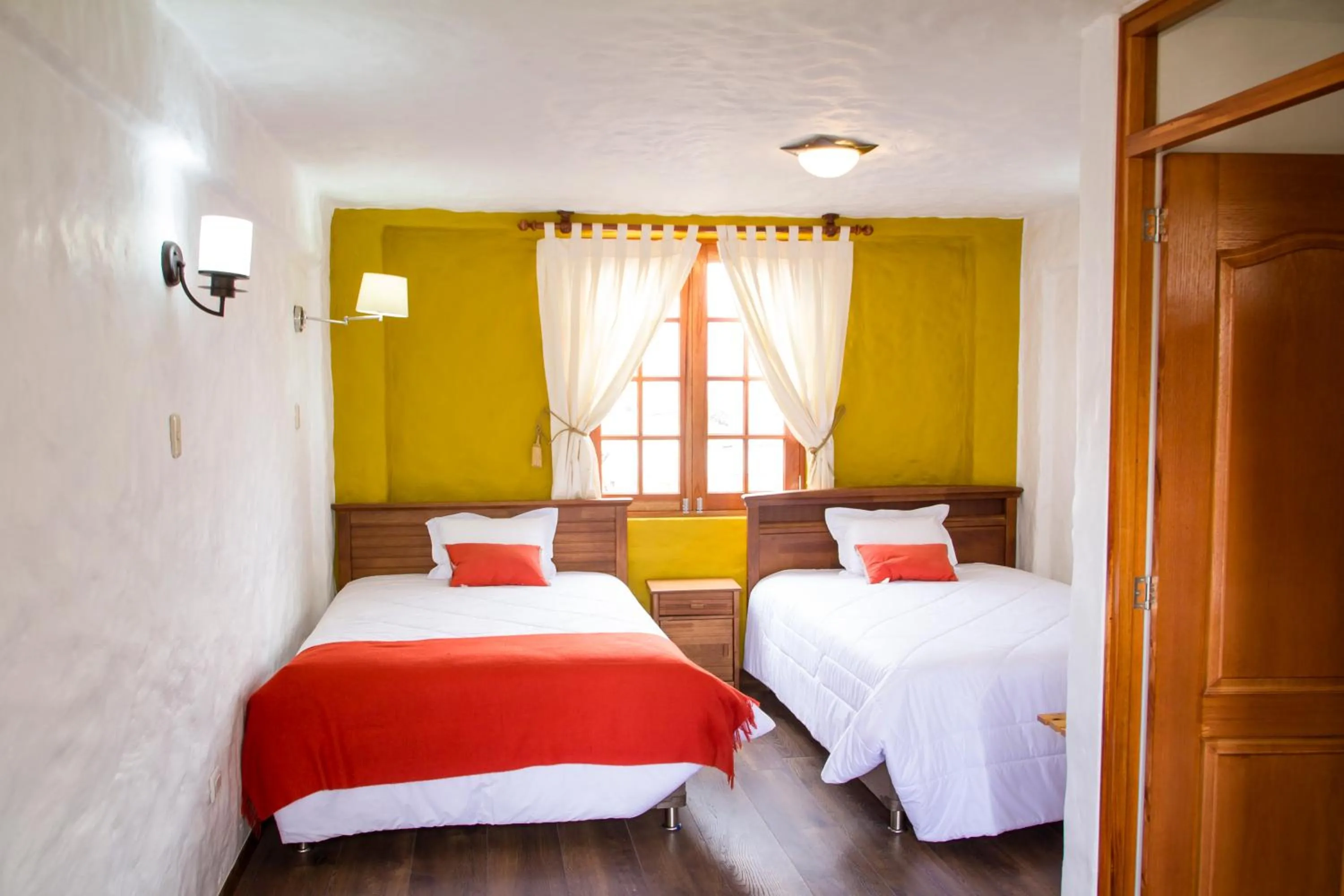 Photo of the whole room, Bed in La Casa de Santiago Hotel